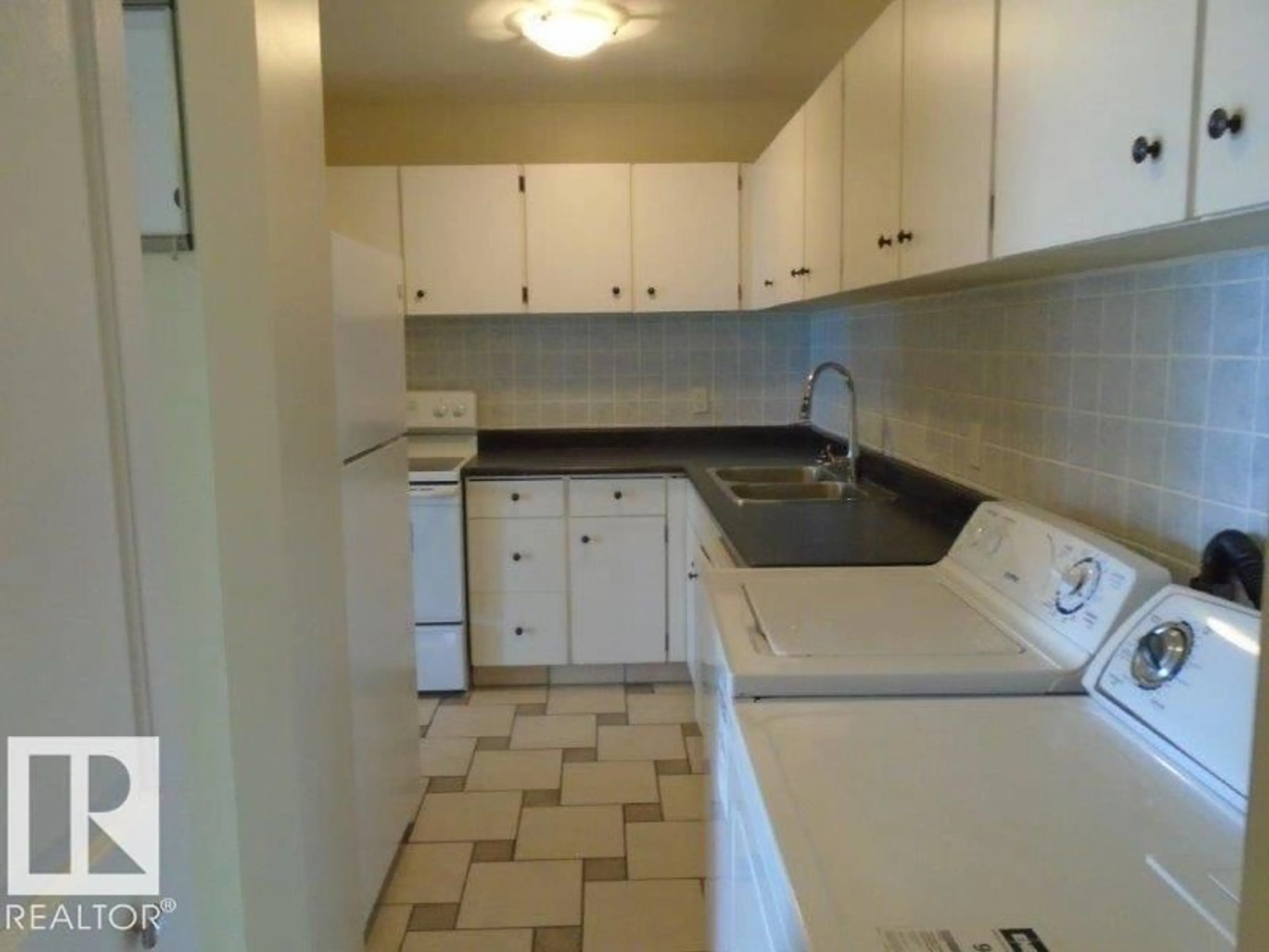 Standard kitchen, unknown for 3041 TUDOR GL, St. Albert Alberta T8N3V4