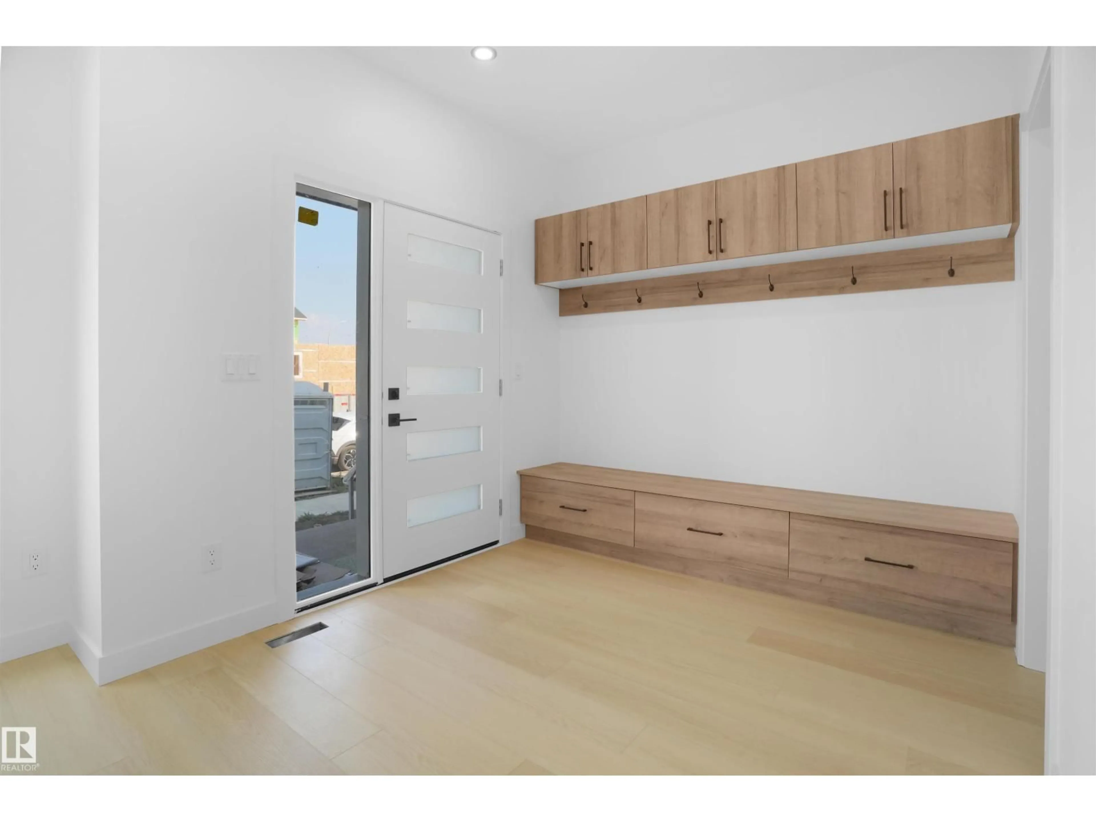 Indoor entryway for 84 BLACKBIRD BN, Fort Saskatchewan Alberta T8L1X5