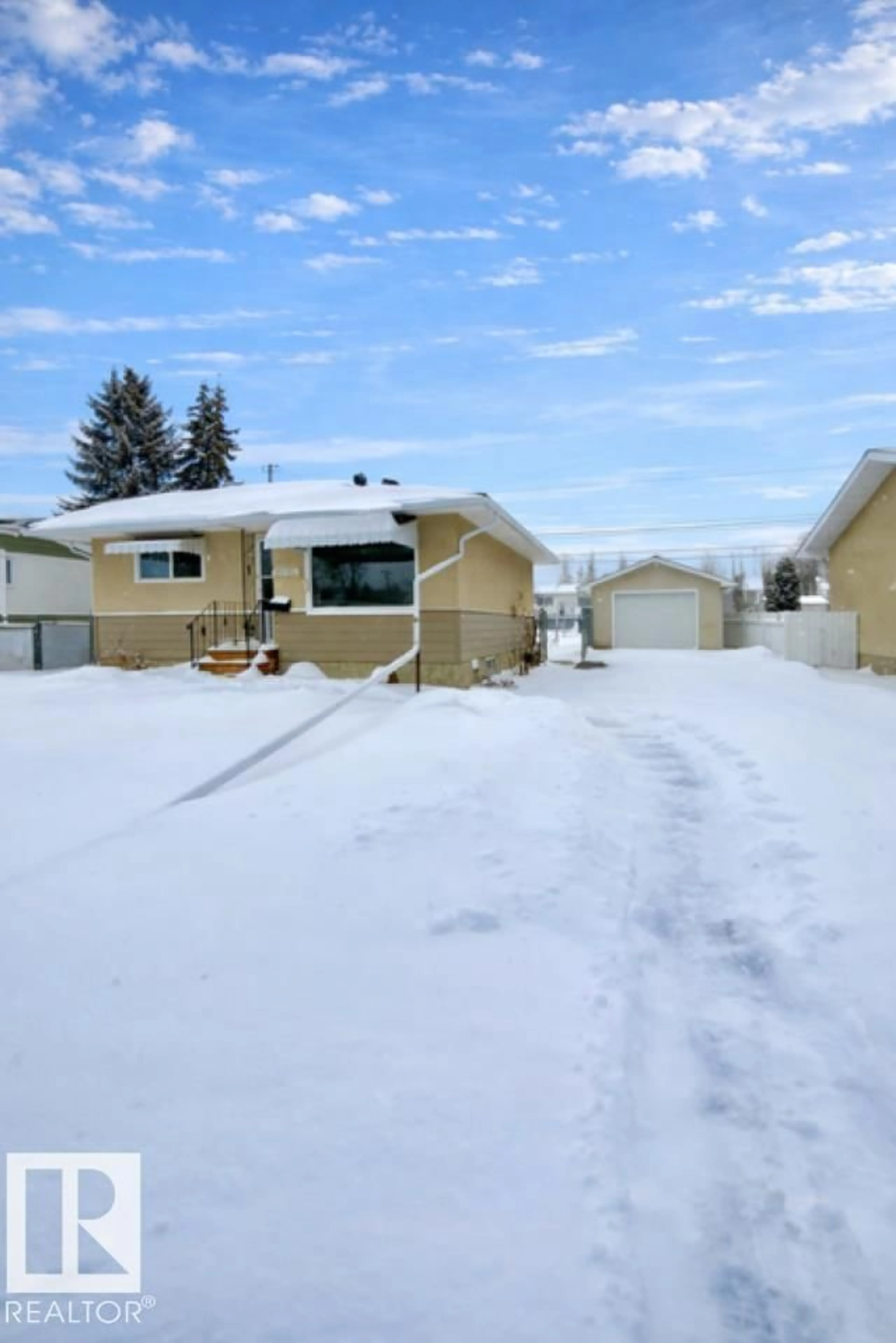 A pic from outside/outdoor area/front of a property/back of a property/a pic from drone, street for 5514 43 AV, Wetaskiwin Alberta T9A0C3