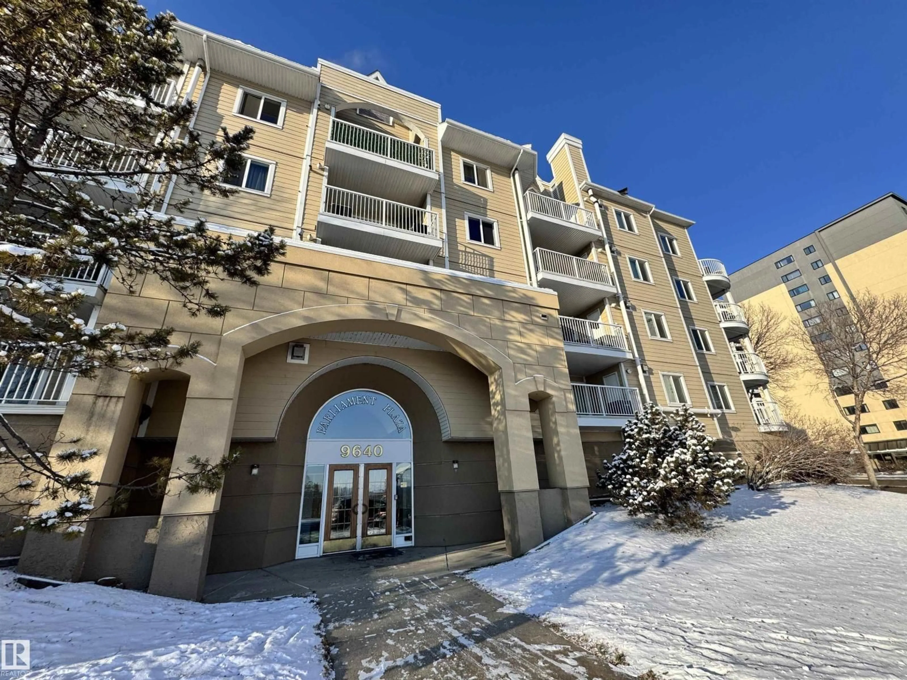 Indoor foyer for #103 - 9640 105 ST, Edmonton Alberta T5K1A4