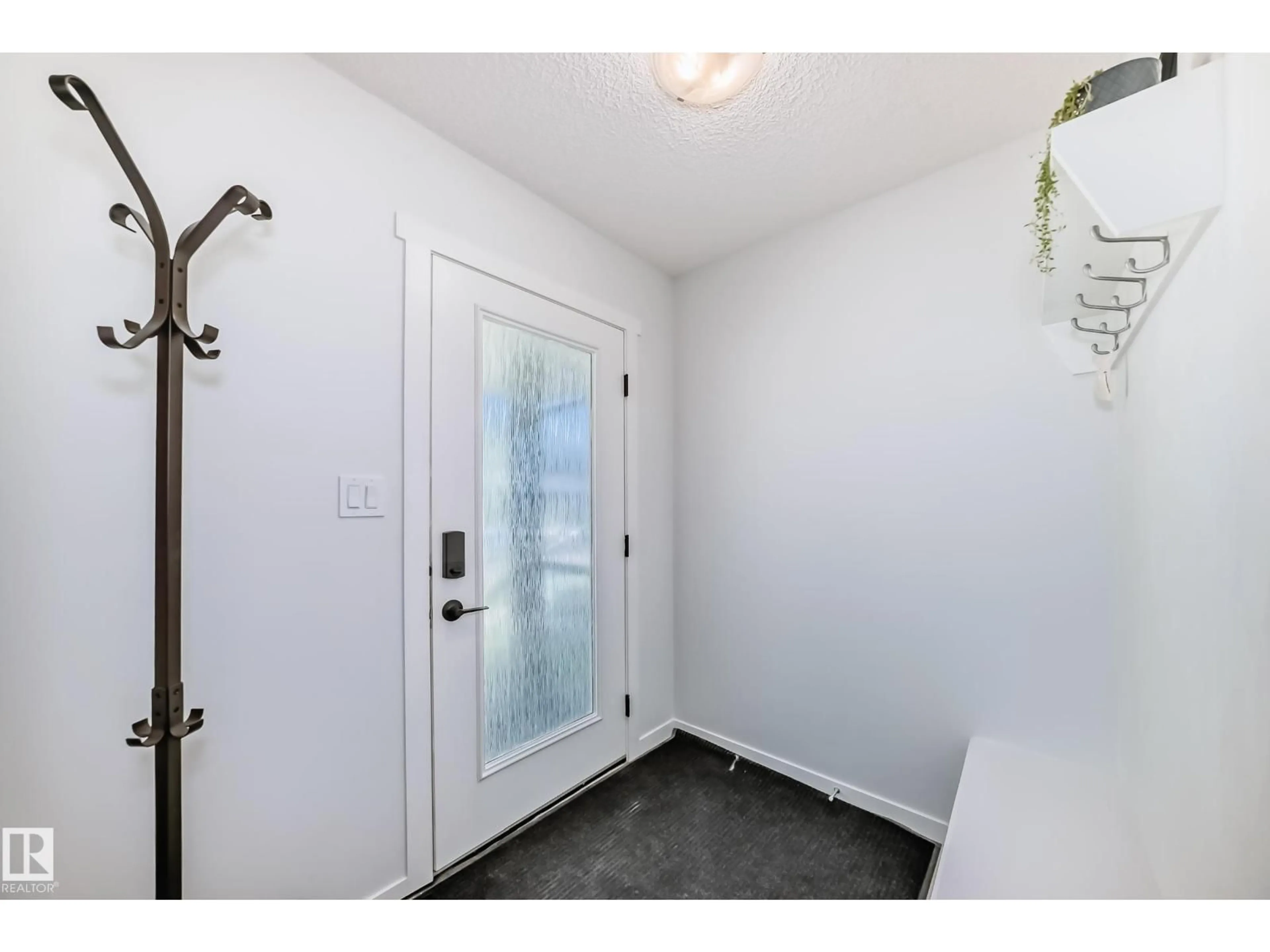 Indoor entryway for SW - 5043 KINNEY LI, Edmonton Alberta T6W5G5