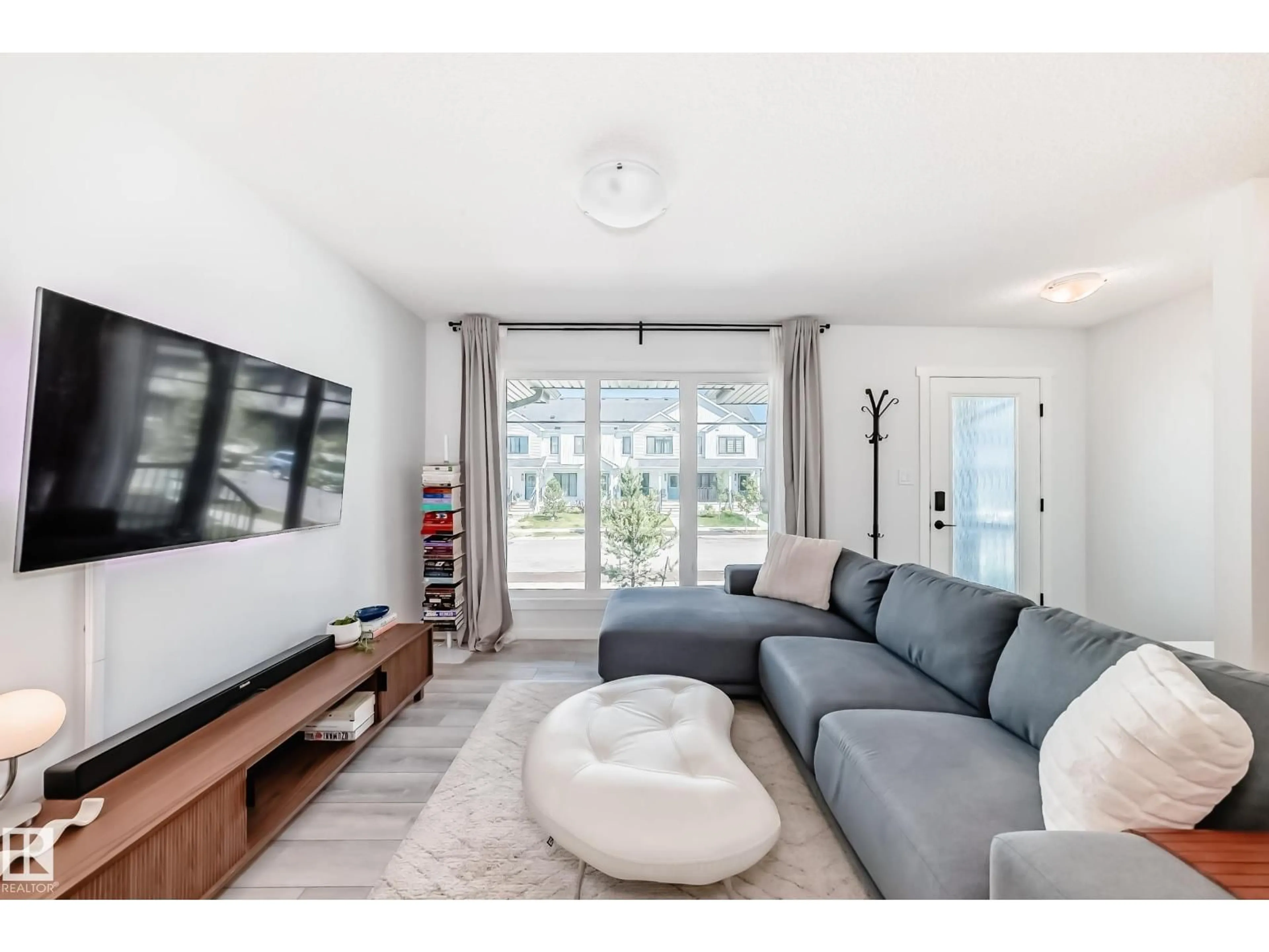 Living room with furniture, unknown for SW - 5043 KINNEY LI, Edmonton Alberta T6W5G5