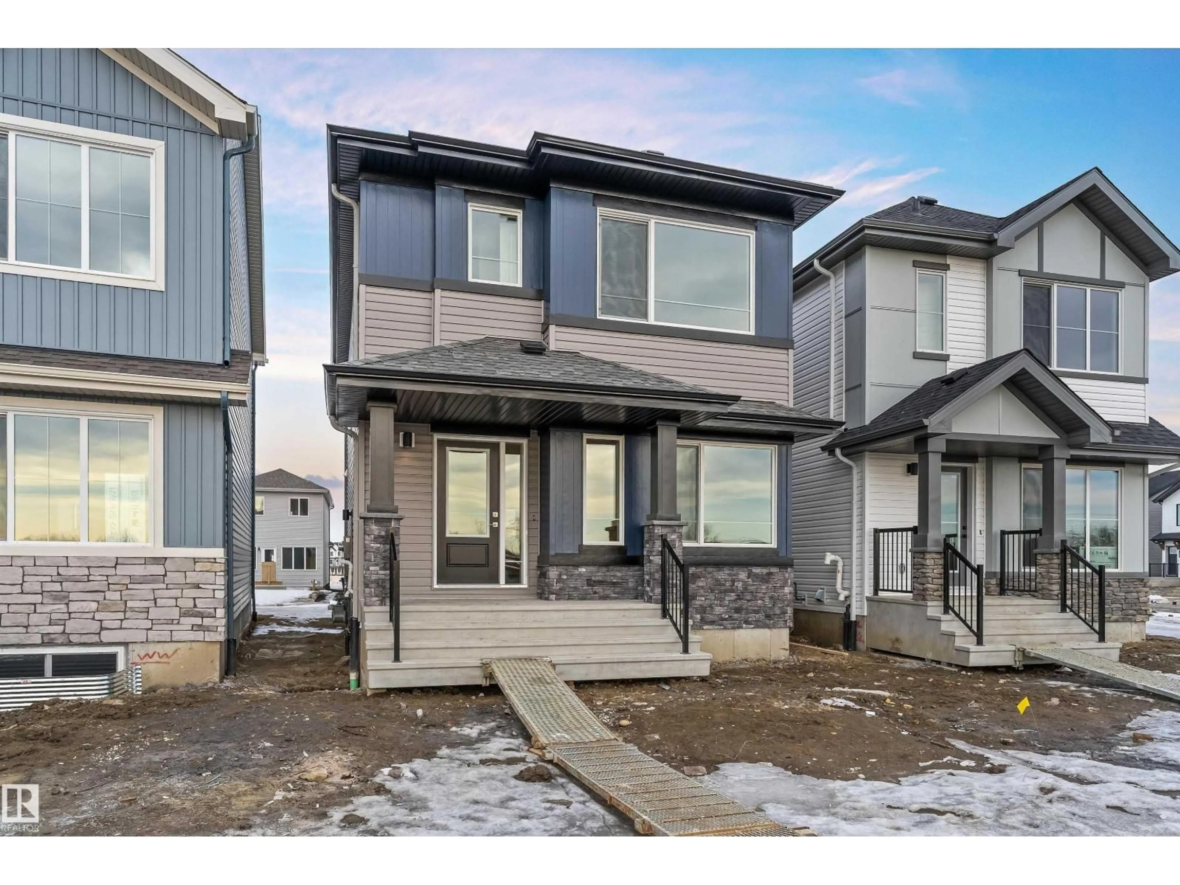 Home with vinyl exterior material, street for 1012 14 AV, Edmonton Alberta T6T2W8