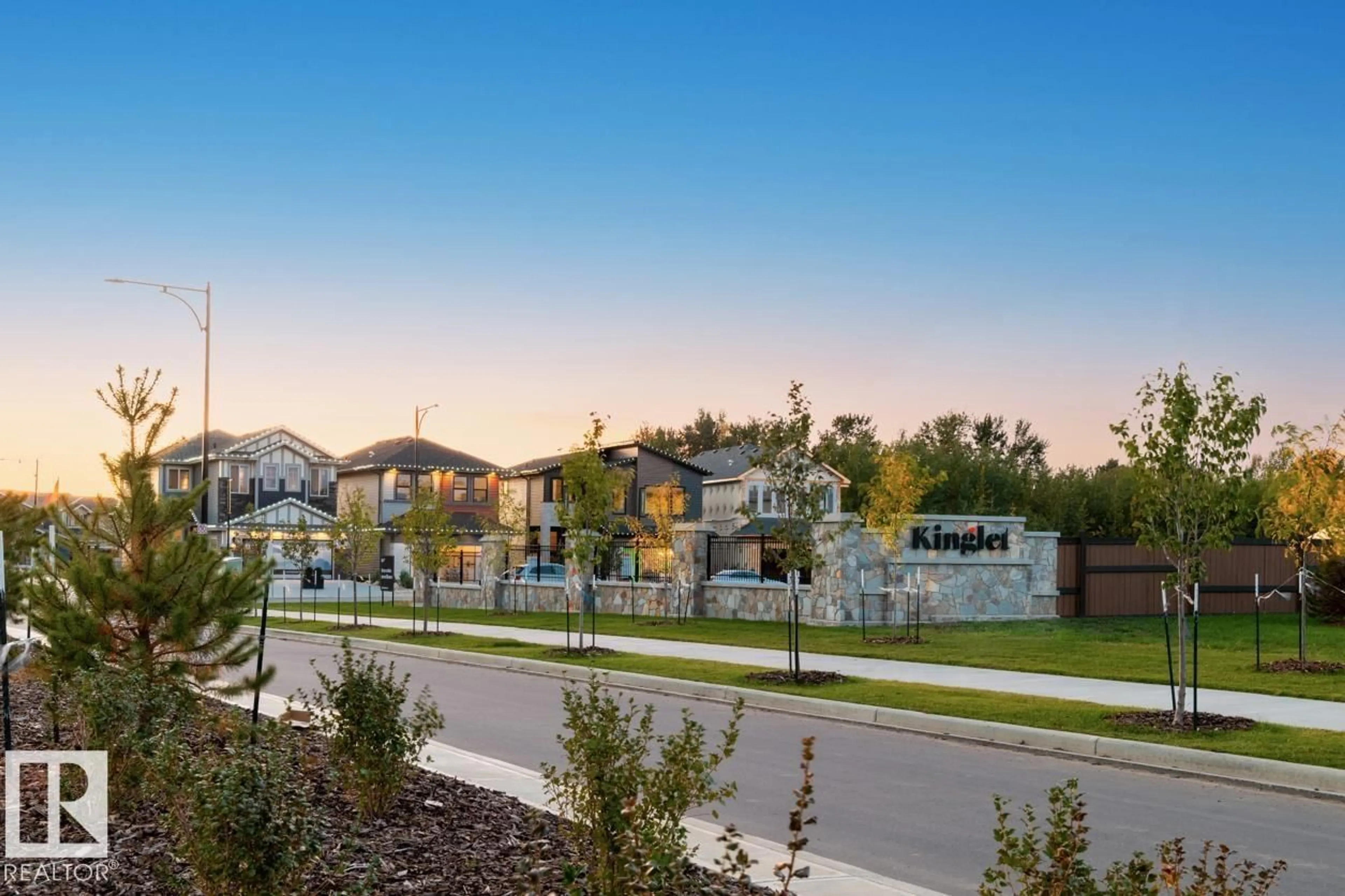 Patio, street for 3972 WREN LO NW, Edmonton Alberta T5S0S9