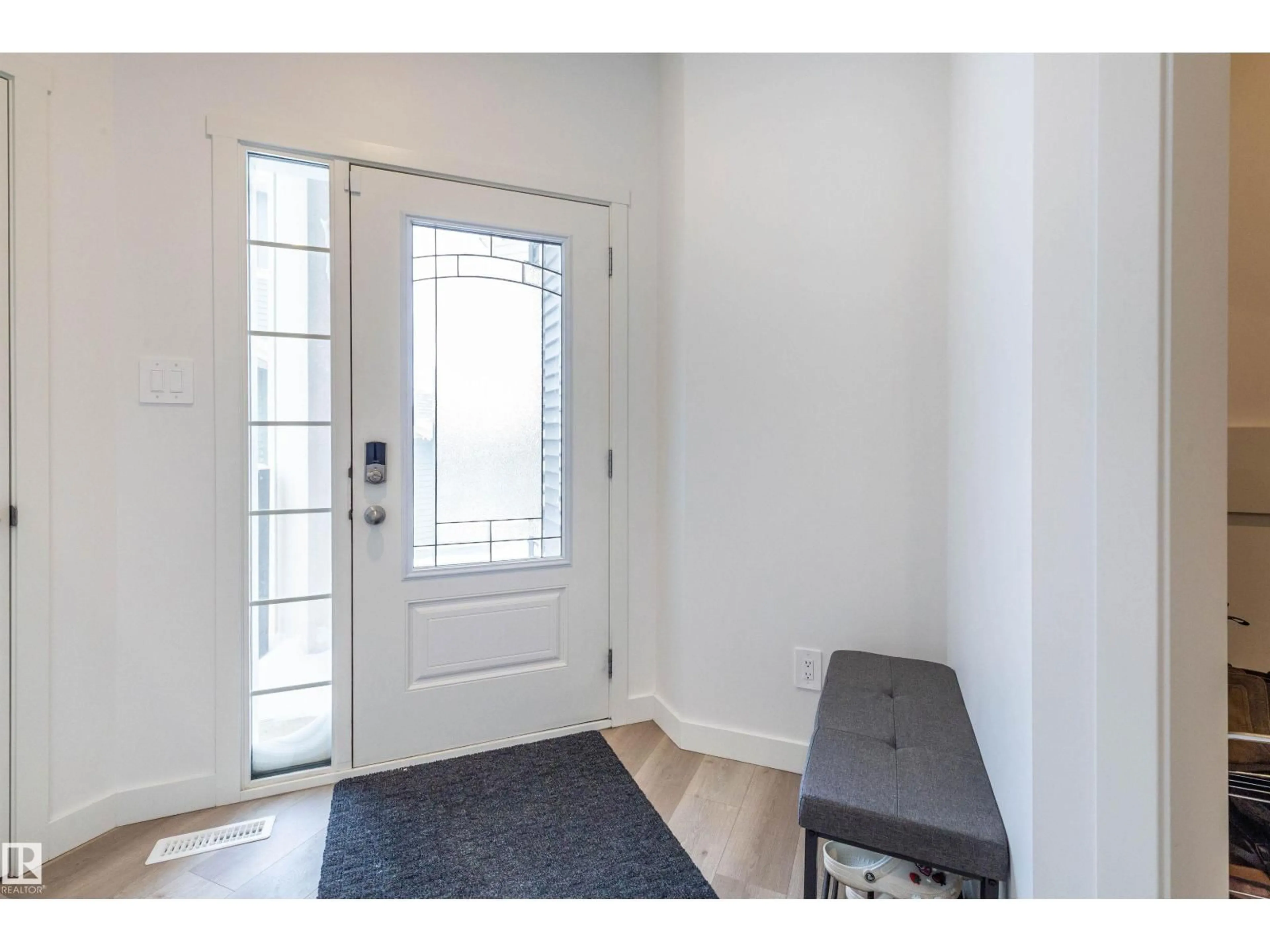 Indoor entryway for 42 JENNIFER CR, St. Albert Alberta T8N7Z6