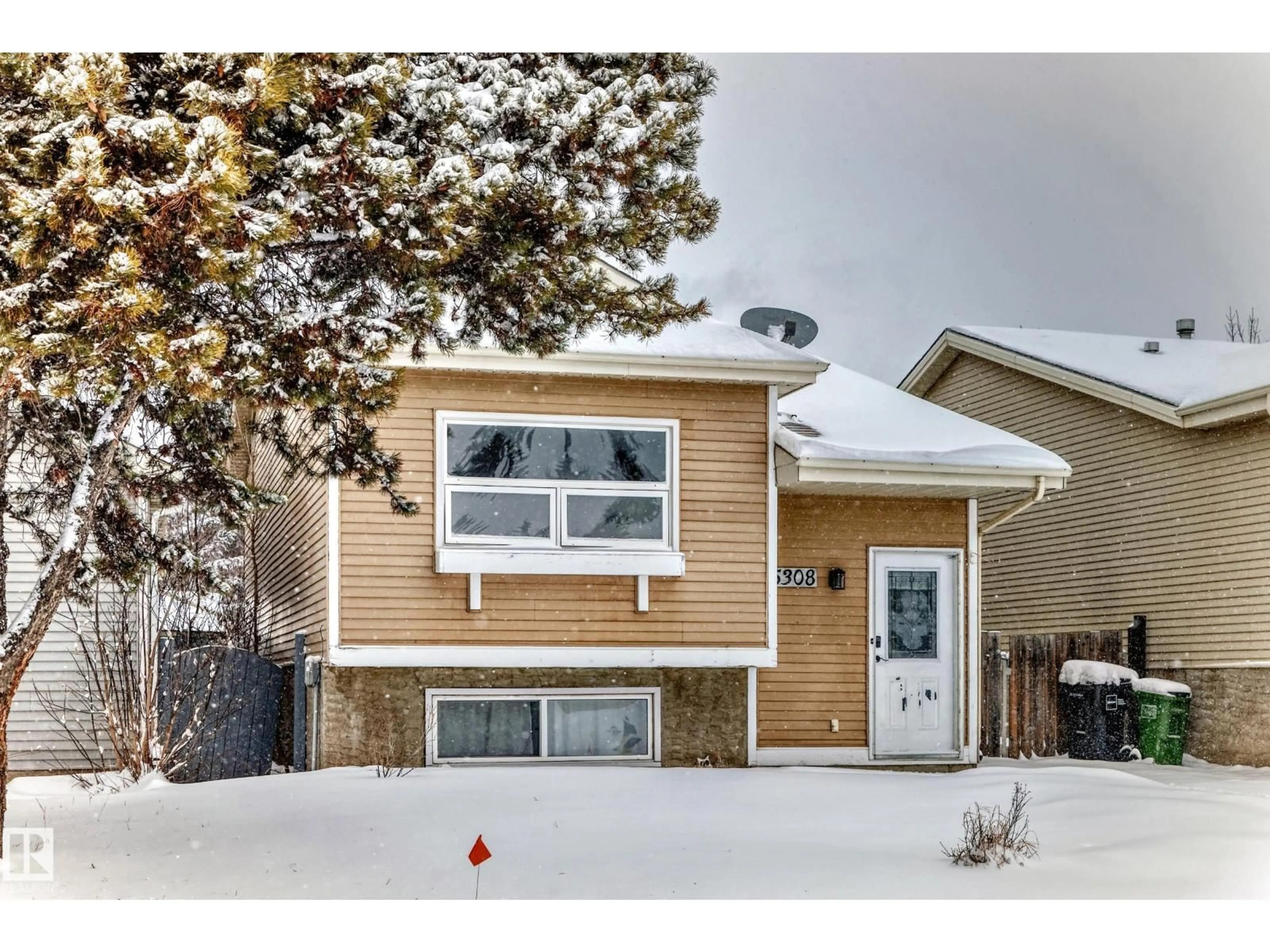 Home with vinyl exterior material, street for 5308 20 AV, Edmonton Alberta T6L5J3