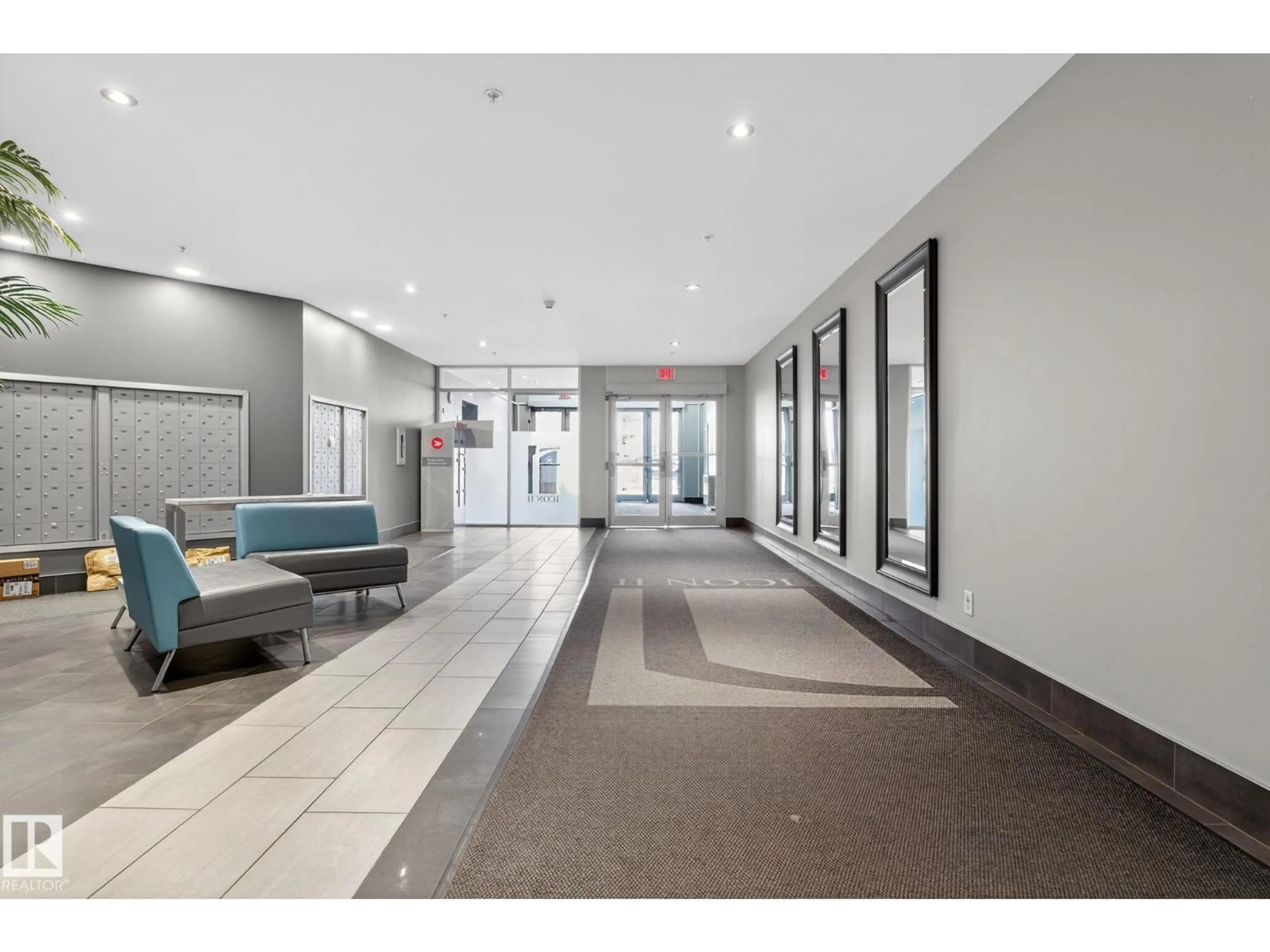 Indoor foyer for 10152 - 2504 104 ST NW, Edmonton Alberta T5J0B6