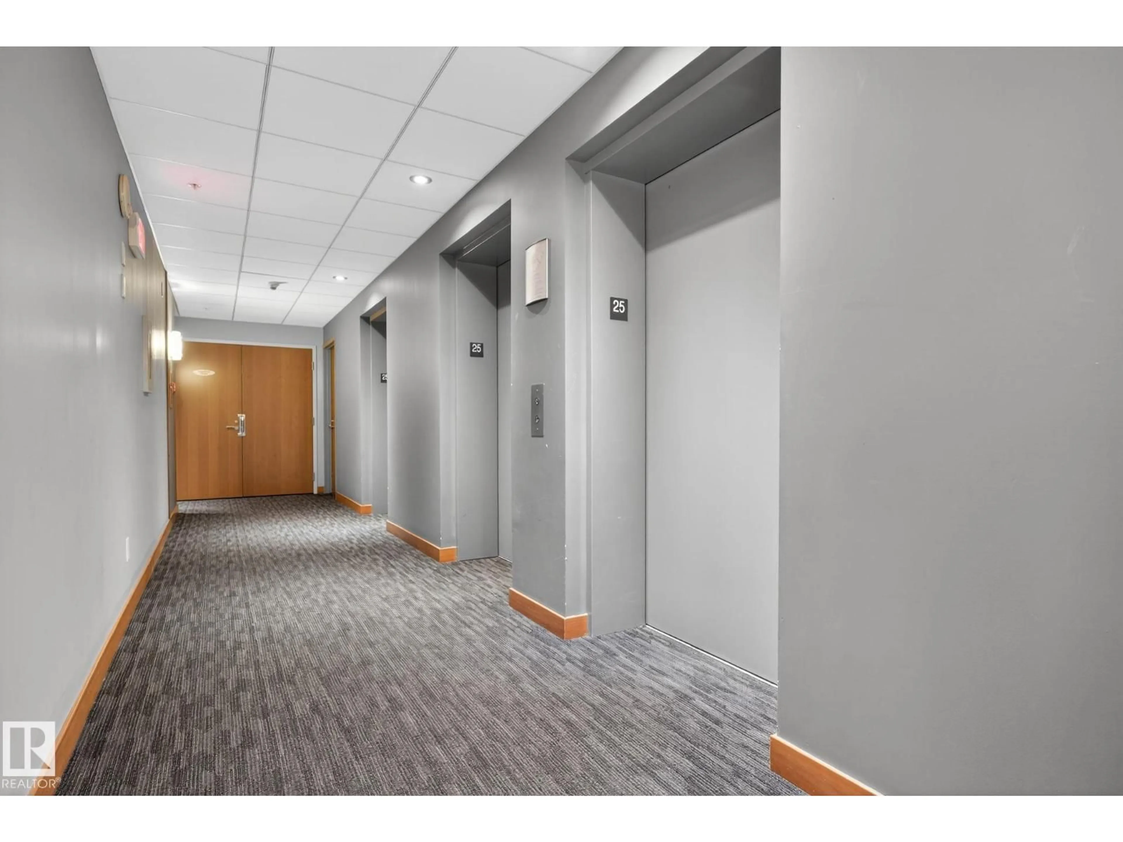 Indoor foyer for 10152 - 2504 104 ST NW, Edmonton Alberta T5J0B6