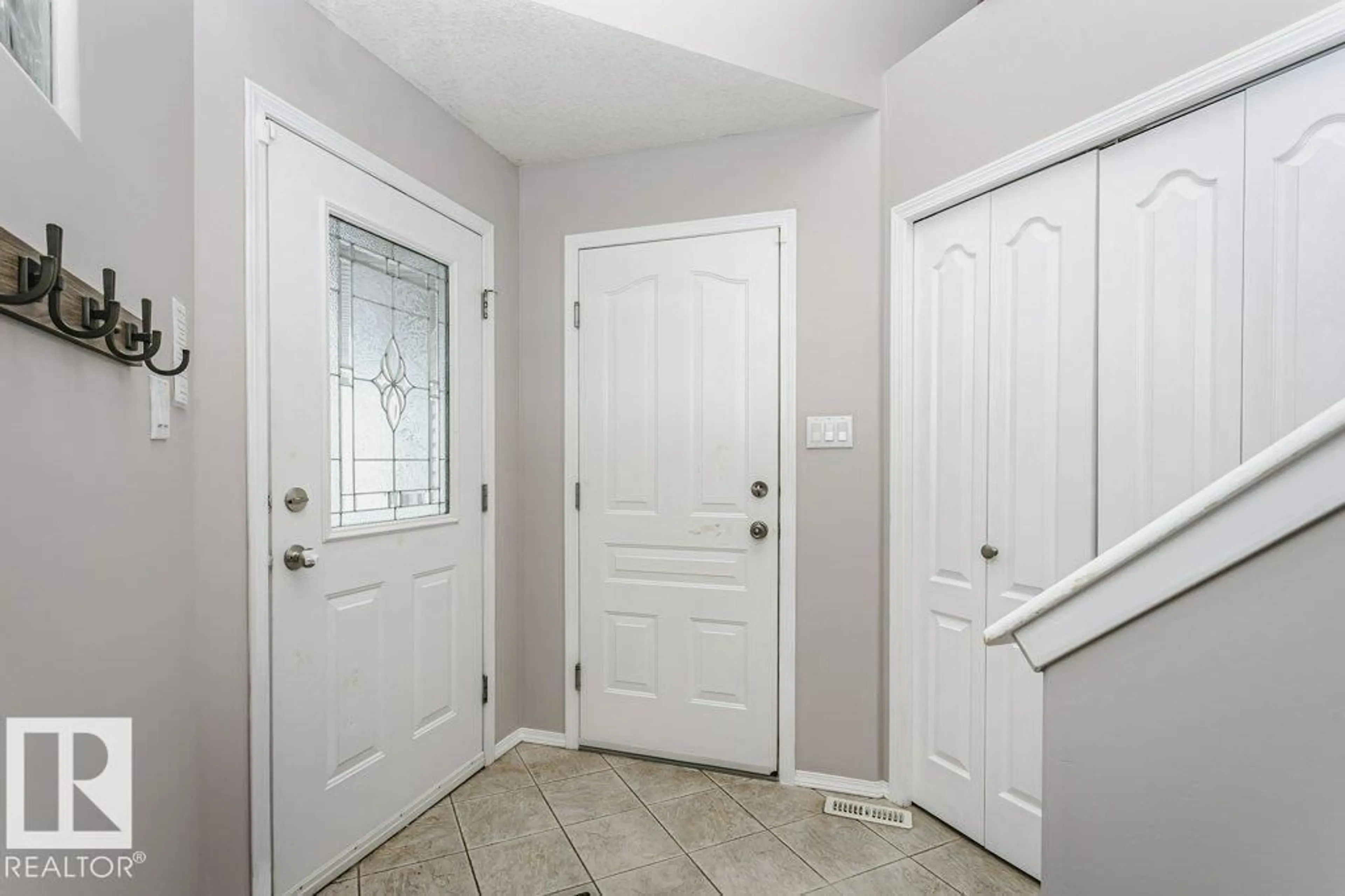Indoor entryway for 4408 MILLER DR, Onoway Alberta T0E1V0