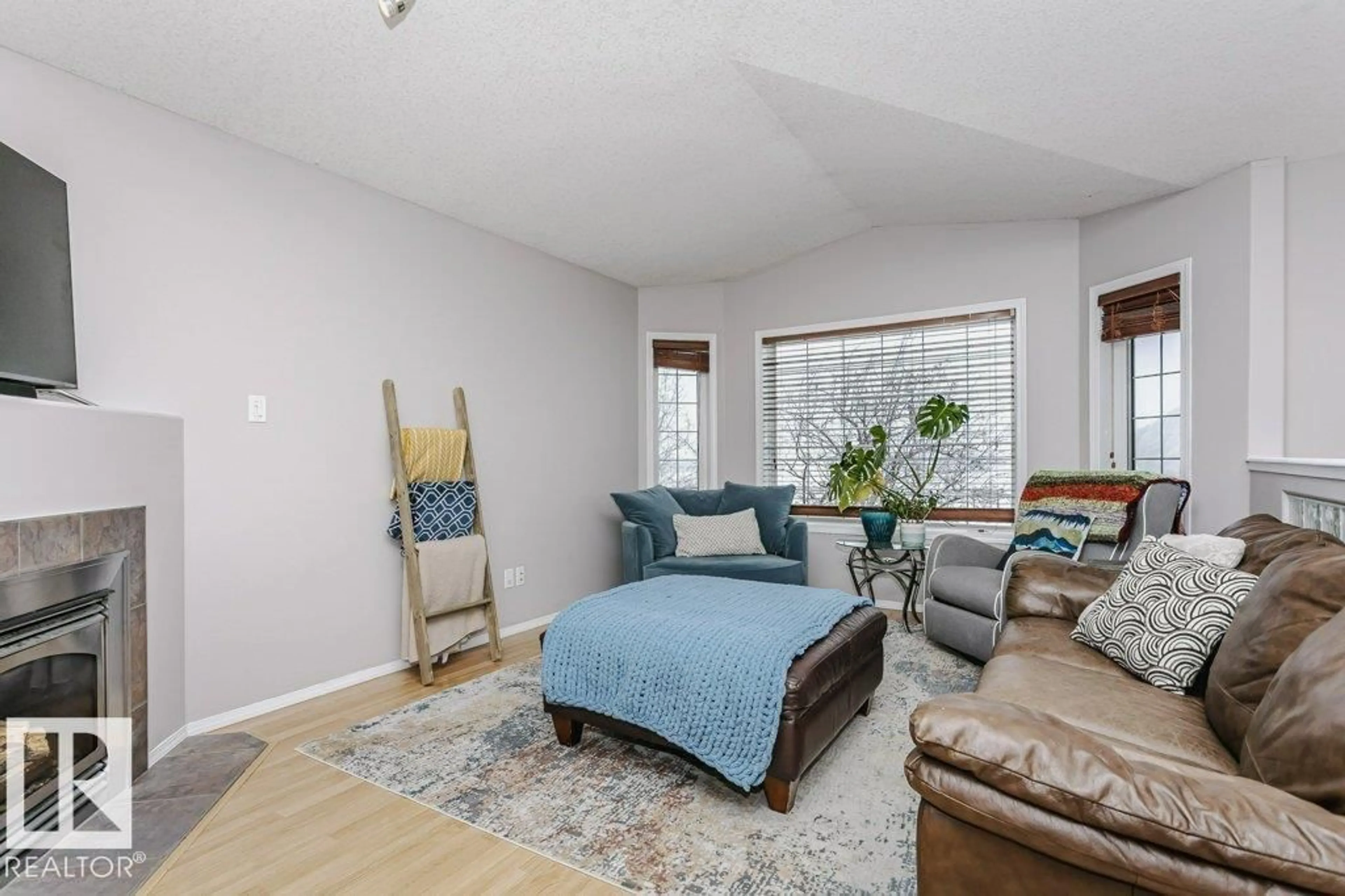 Living room with furniture, unknown for 4408 MILLER DR, Onoway Alberta T0E1V0