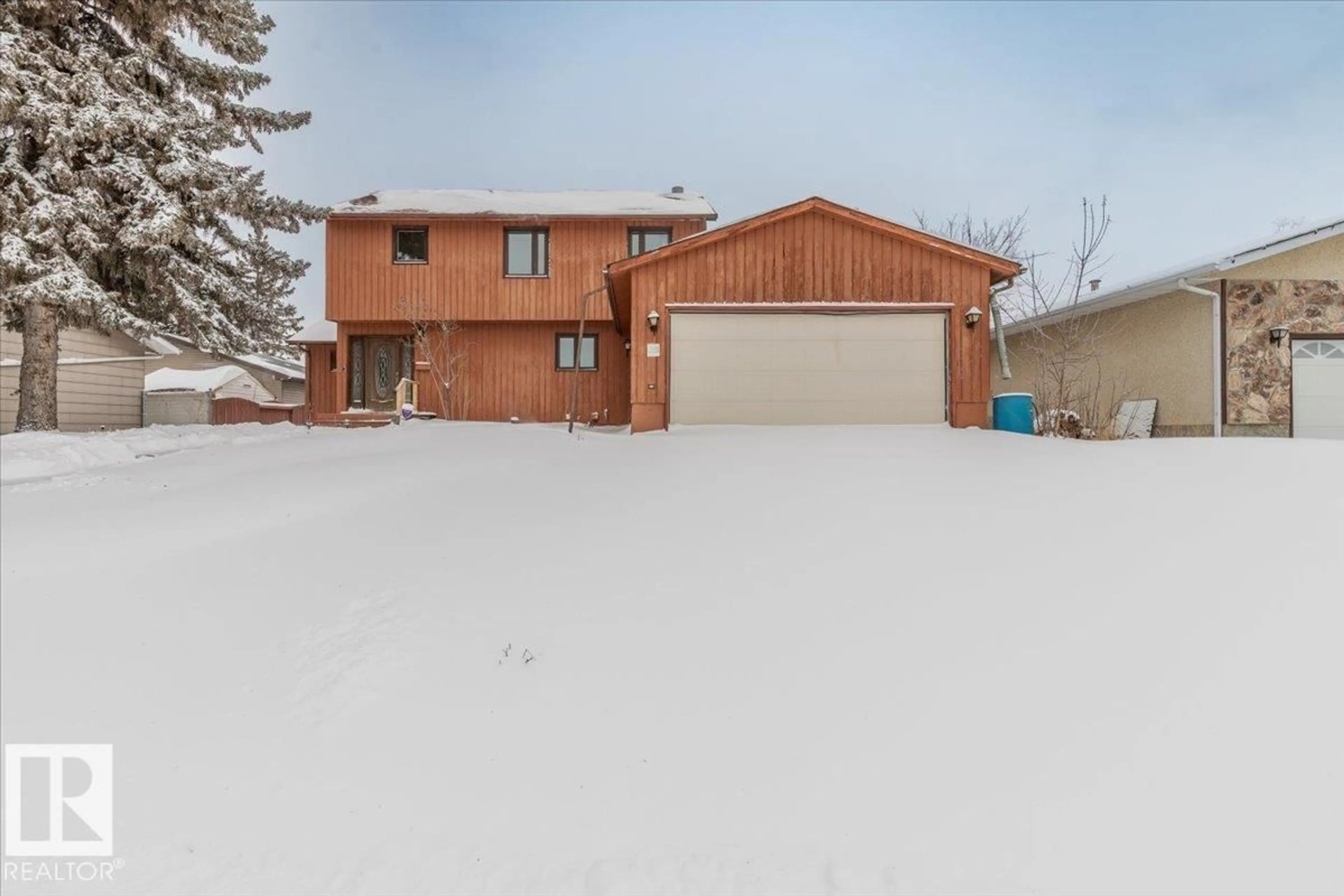 A pic from outside/outdoor area/front of a property/back of a property/a pic from drone, street for 125 PINE DR, Wetaskiwin Alberta T9A2V9