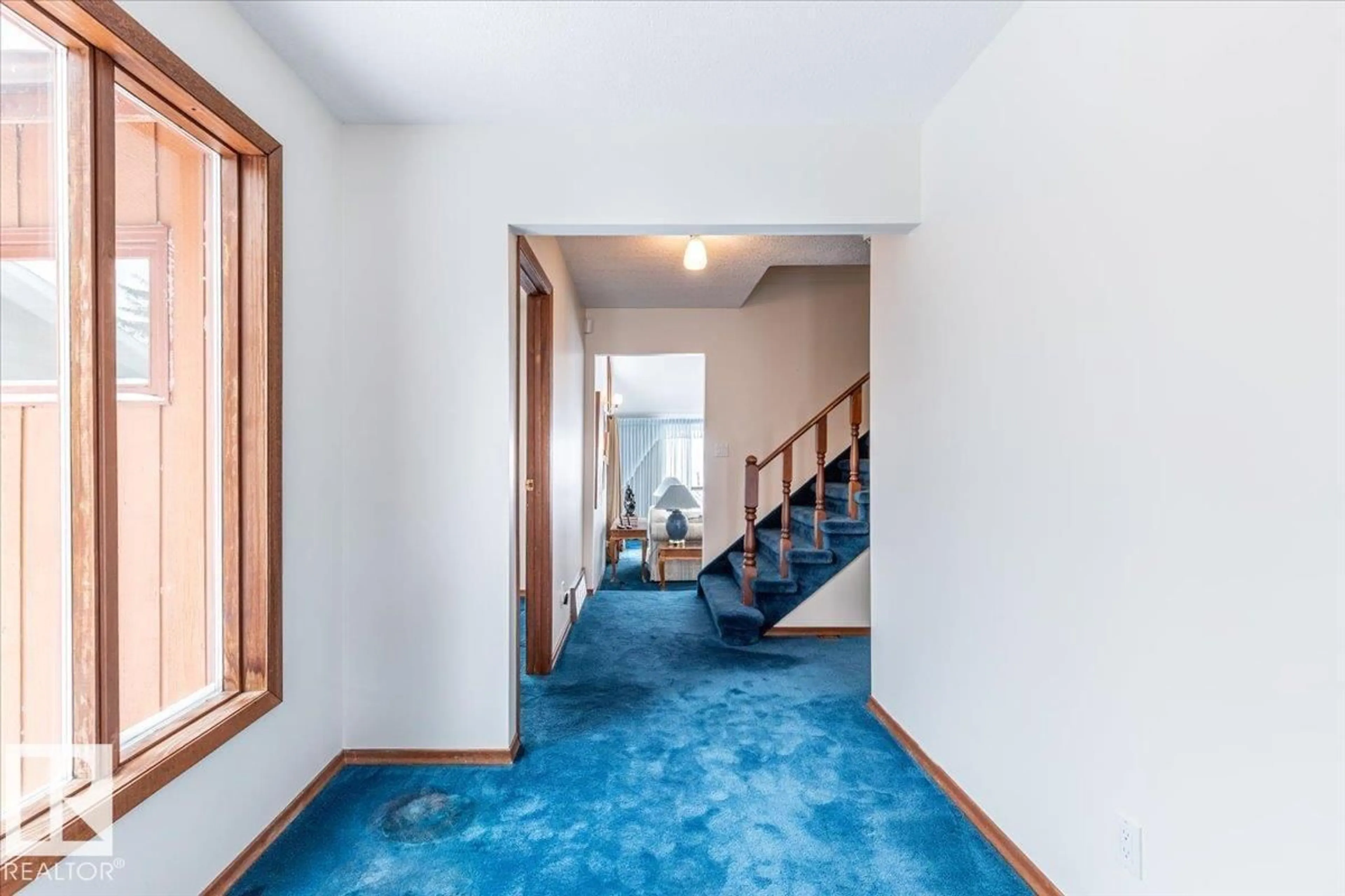 Indoor foyer for 125 PINE DR, Wetaskiwin Alberta T9A2V9