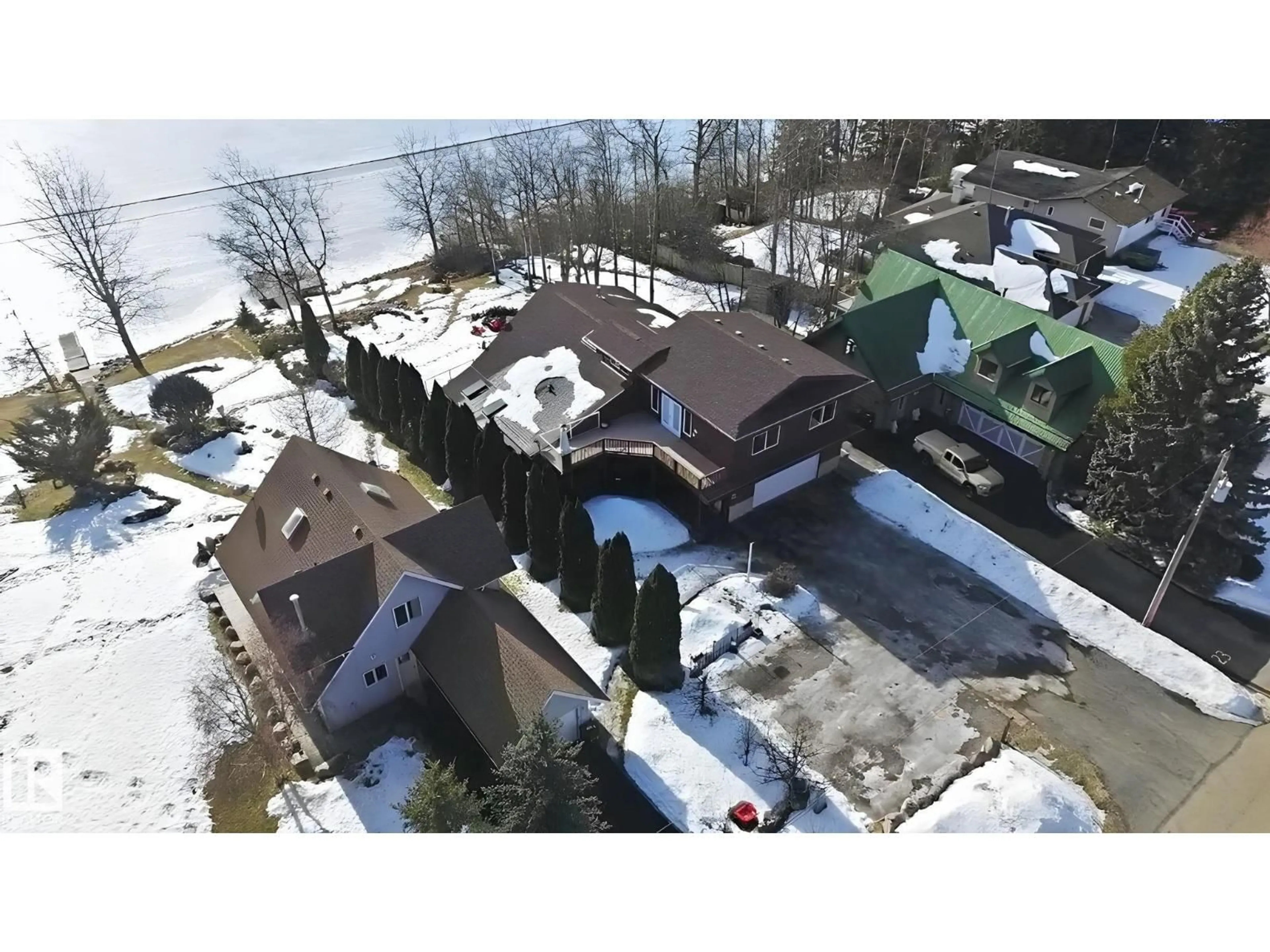 A pic from outside/outdoor area/front of a property/back of a property/a pic from drone, unknown for 52059 - 25 RGE ROAD 220, Rural Strathcona County Alberta T8E1B9