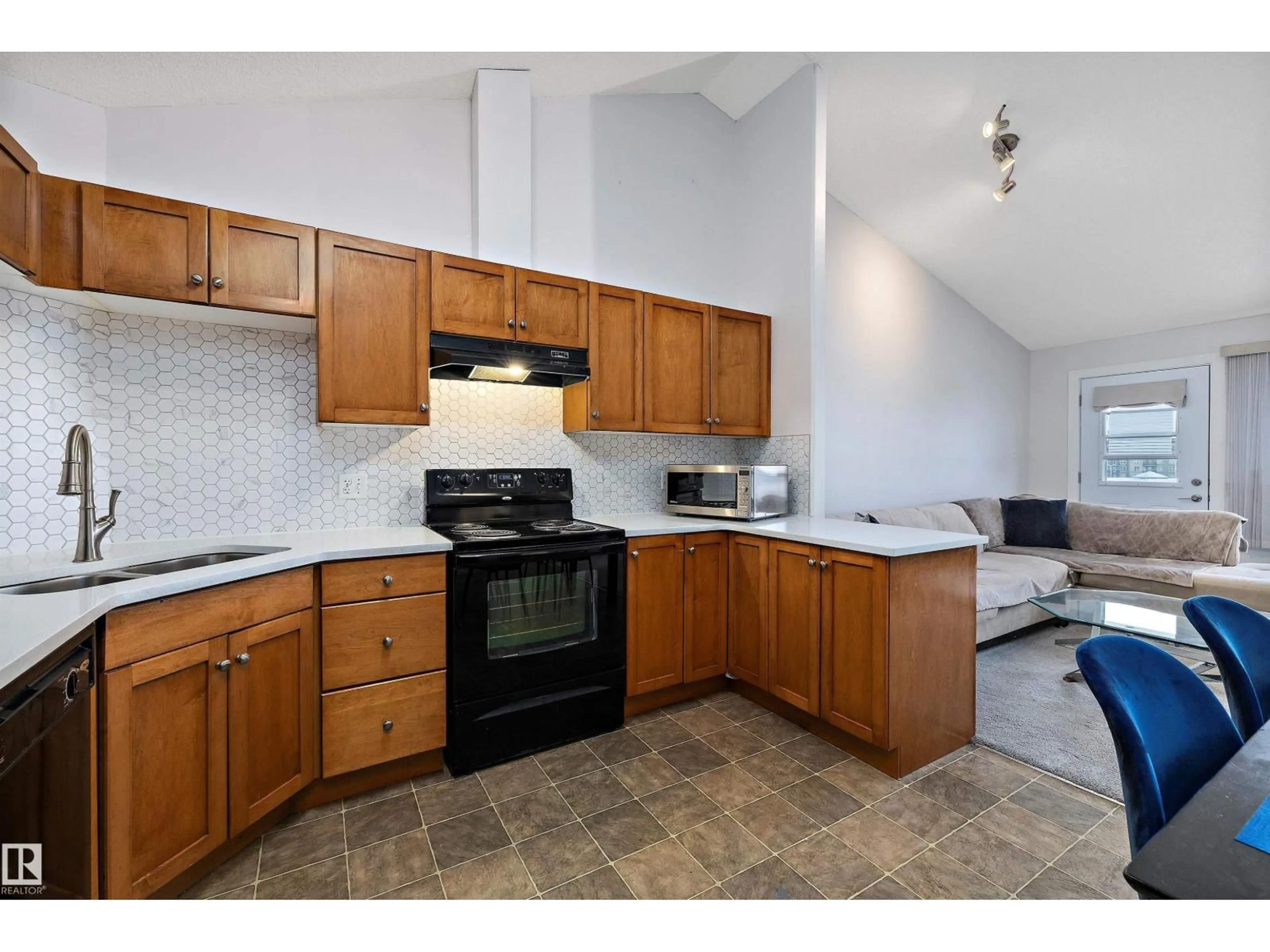 Standard kitchen, ceramic/tile floor for 2407 CLAREVIEW STATION DR, Edmonton Alberta T5Y0E5