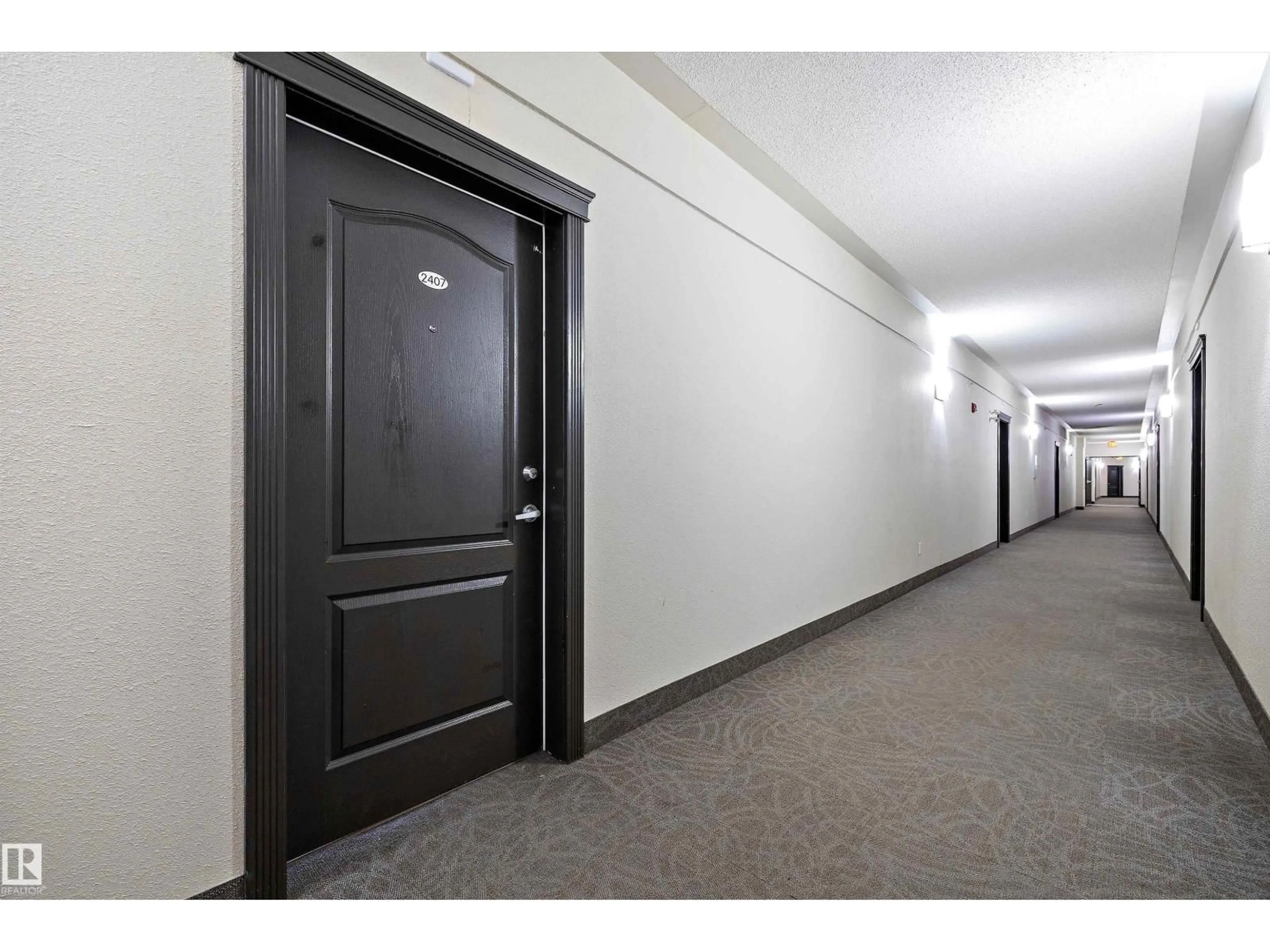 Indoor foyer for 2407 CLAREVIEW STATION DR, Edmonton Alberta T5Y0E5