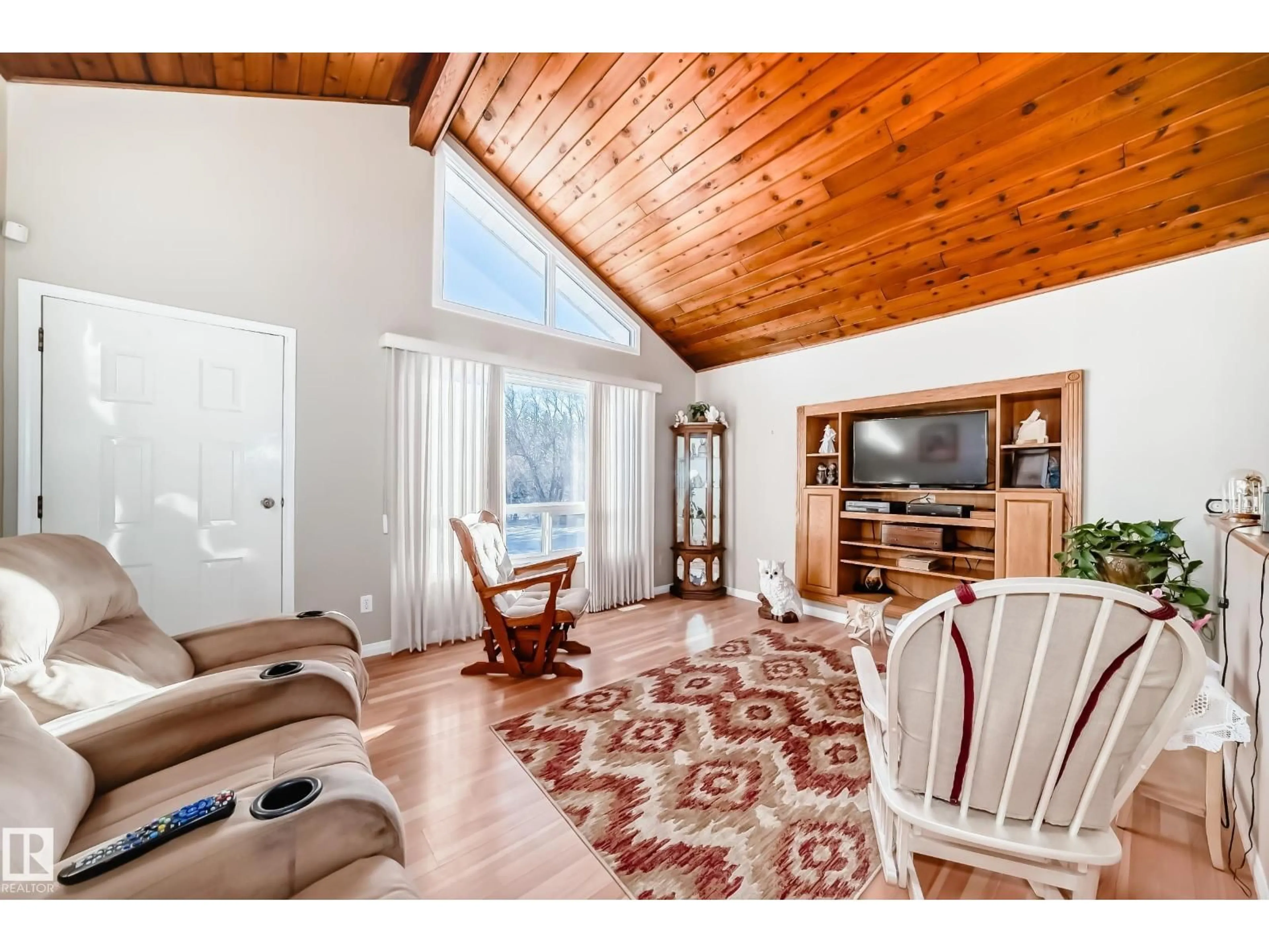 Indoor entryway for #6 - 1511 PARKLAND DR, Rural Parkland County Alberta T7Y2T6