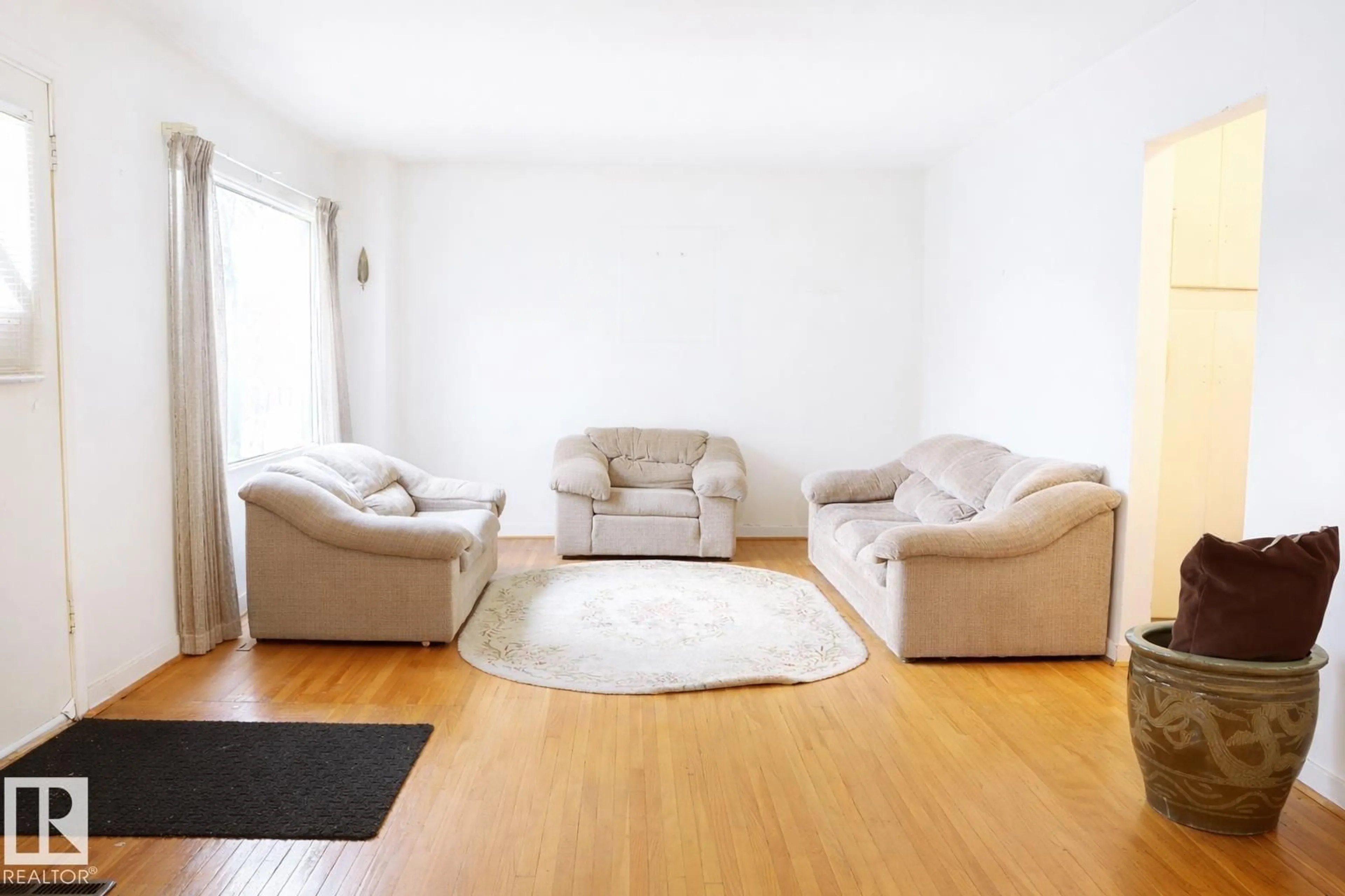 Living room with furniture, unknown for 11250 72 AV, Edmonton Alberta T6G0B5