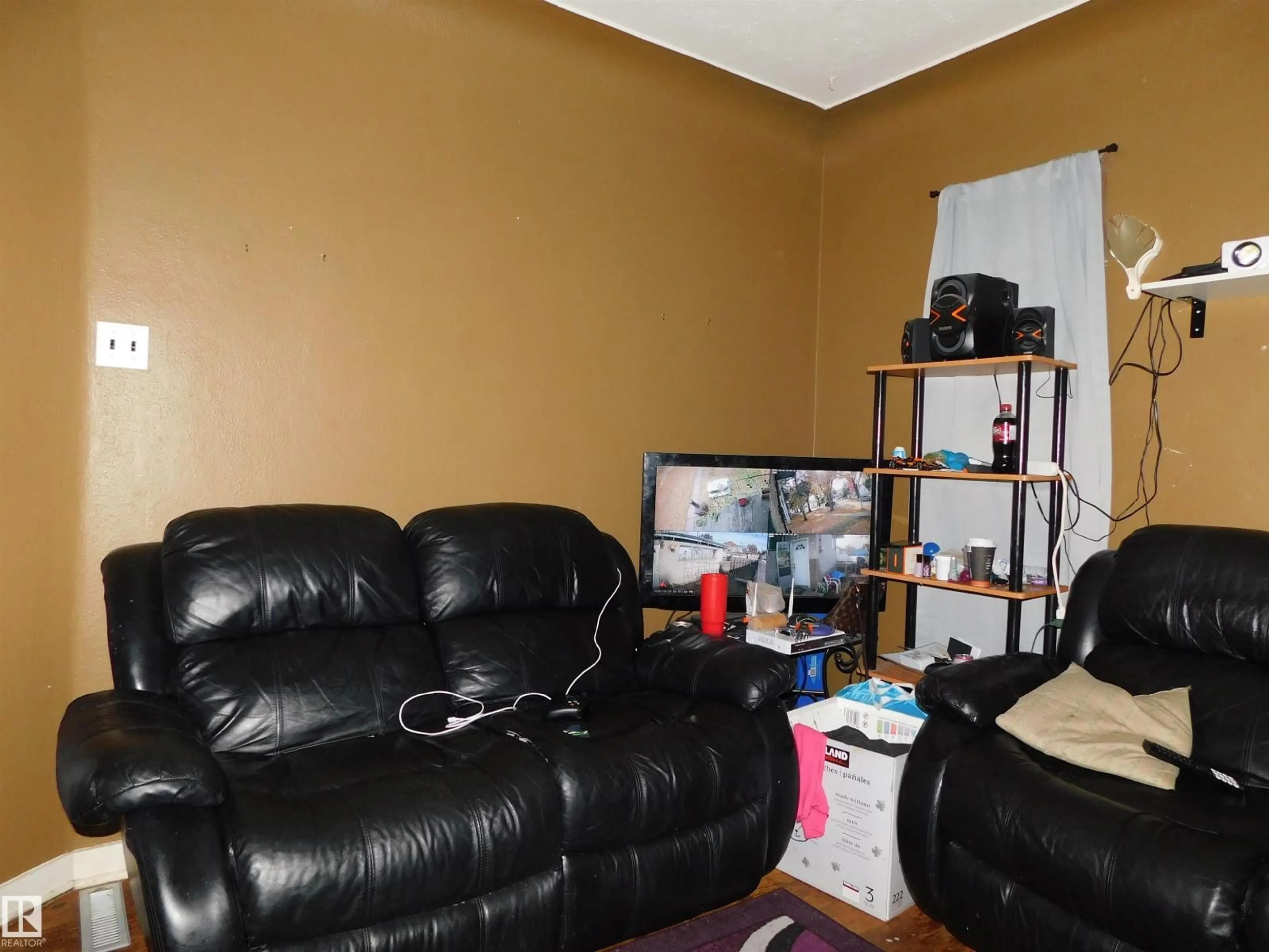 A pic of a room for 11927 67 ST, Edmonton Alberta T5B1M2