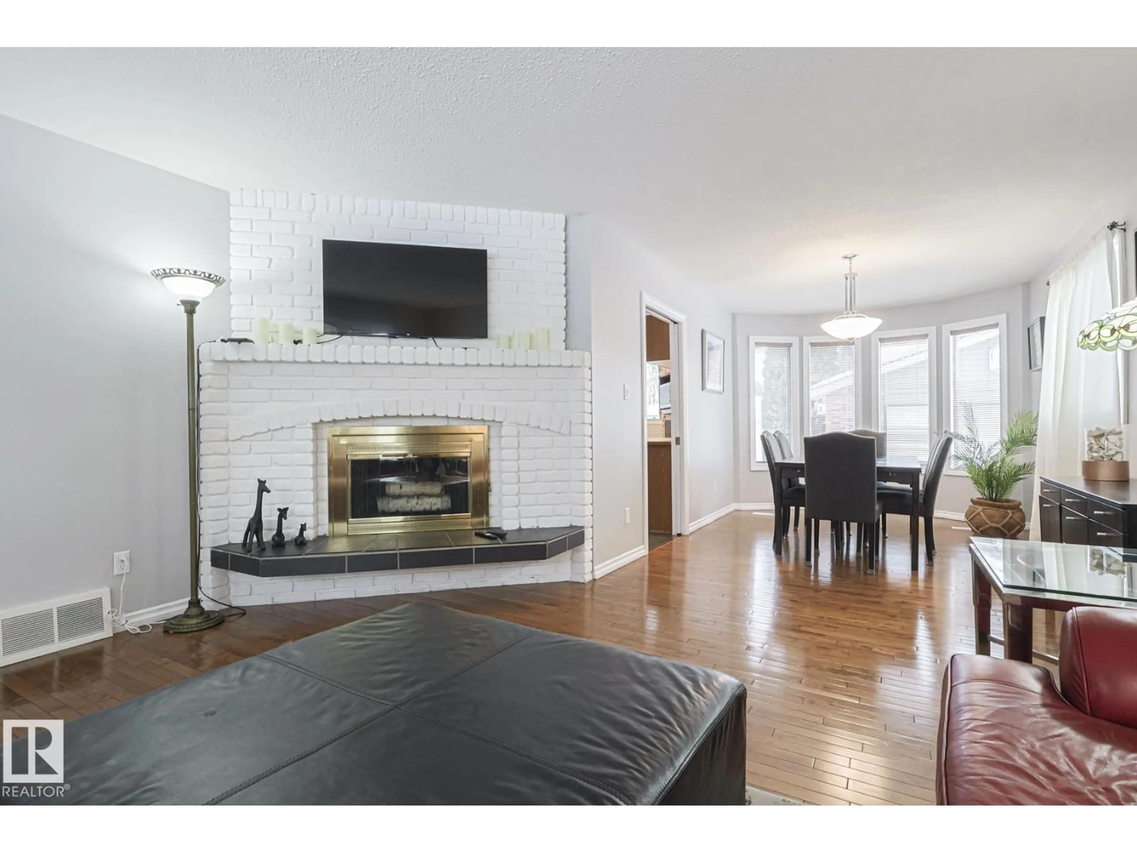 Living room with furniture, unknown for 213 GROVELAND PL, Sherwood Park Alberta T8A3G3