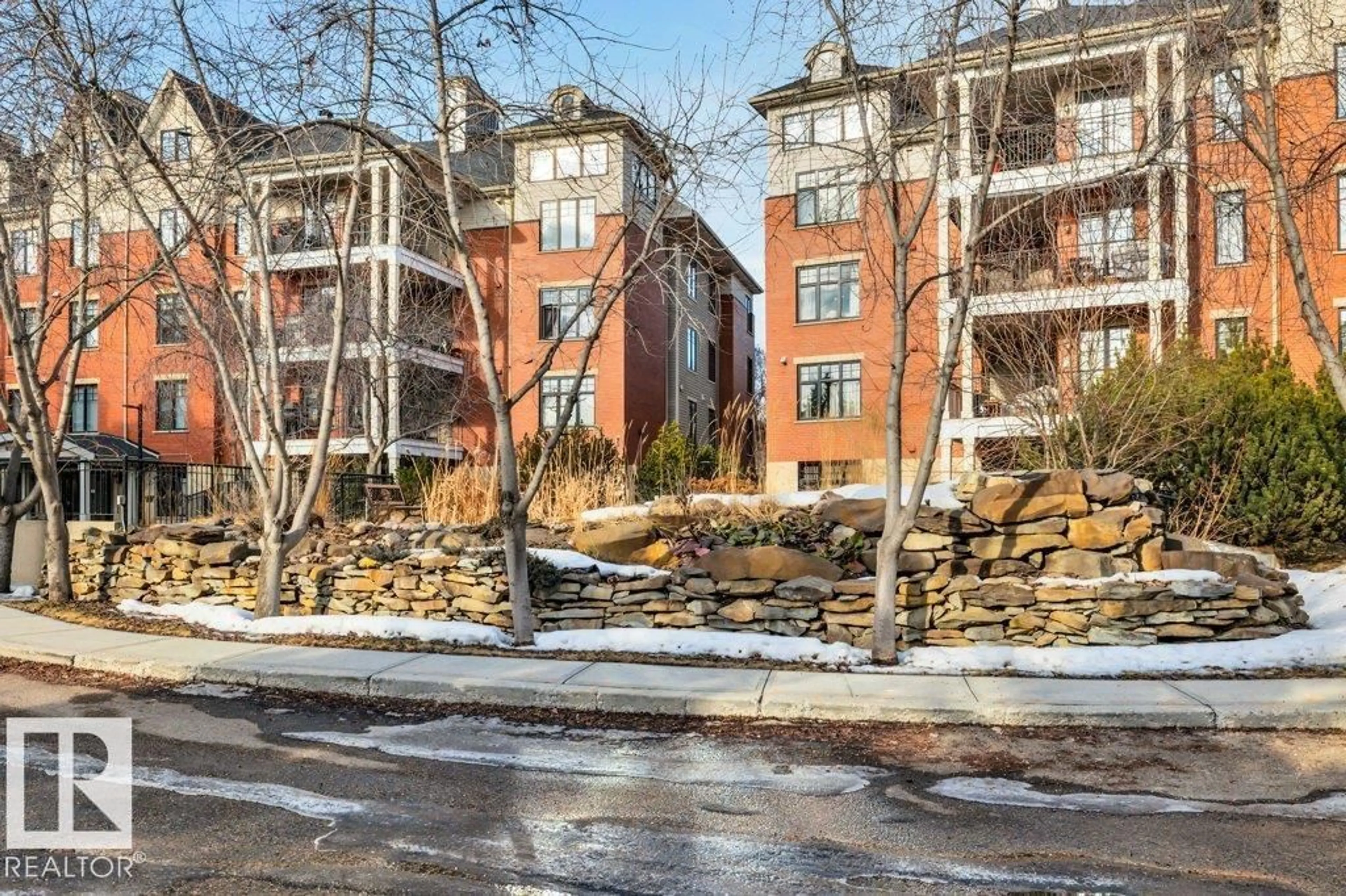 Unknown for 201 - 9819 96A ST NW, Edmonton Alberta T6A4A2