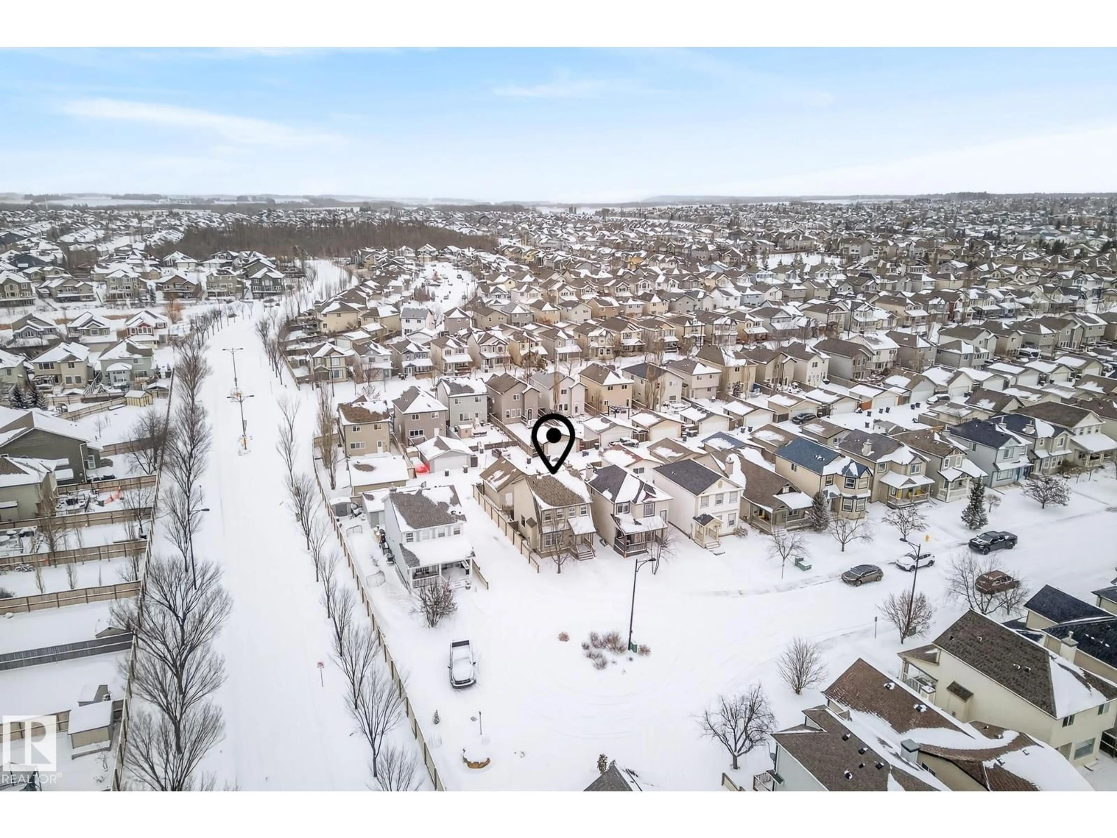 A pic from outside/outdoor area/front of a property/back of a property/a pic from drone, street for 67 SUMMERFIELD PT, Sherwood Park Alberta T8H2P6