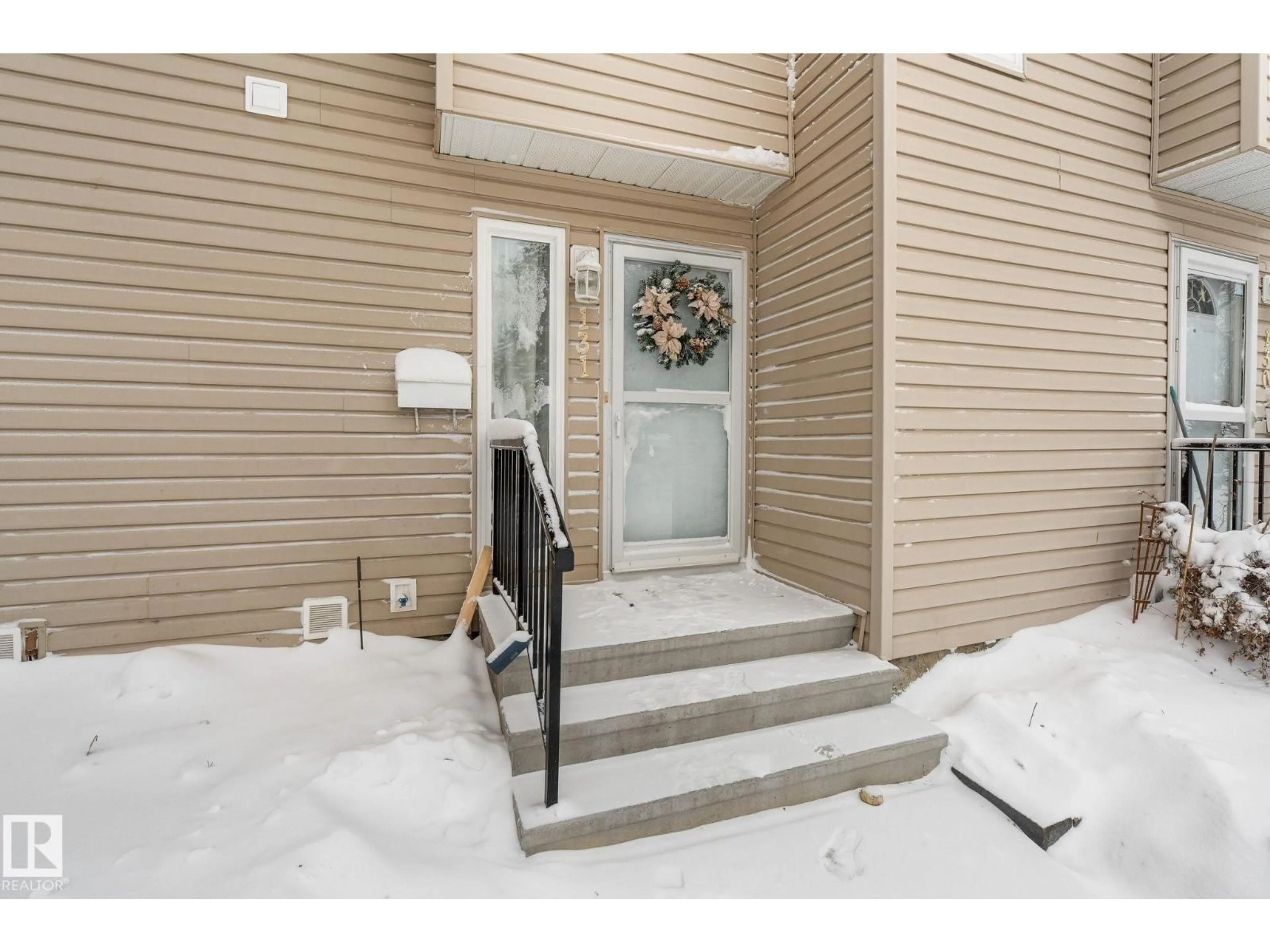 Indoor entryway for 131 BROOKWOOD DR, Spruce Grove Alberta T7X1A6