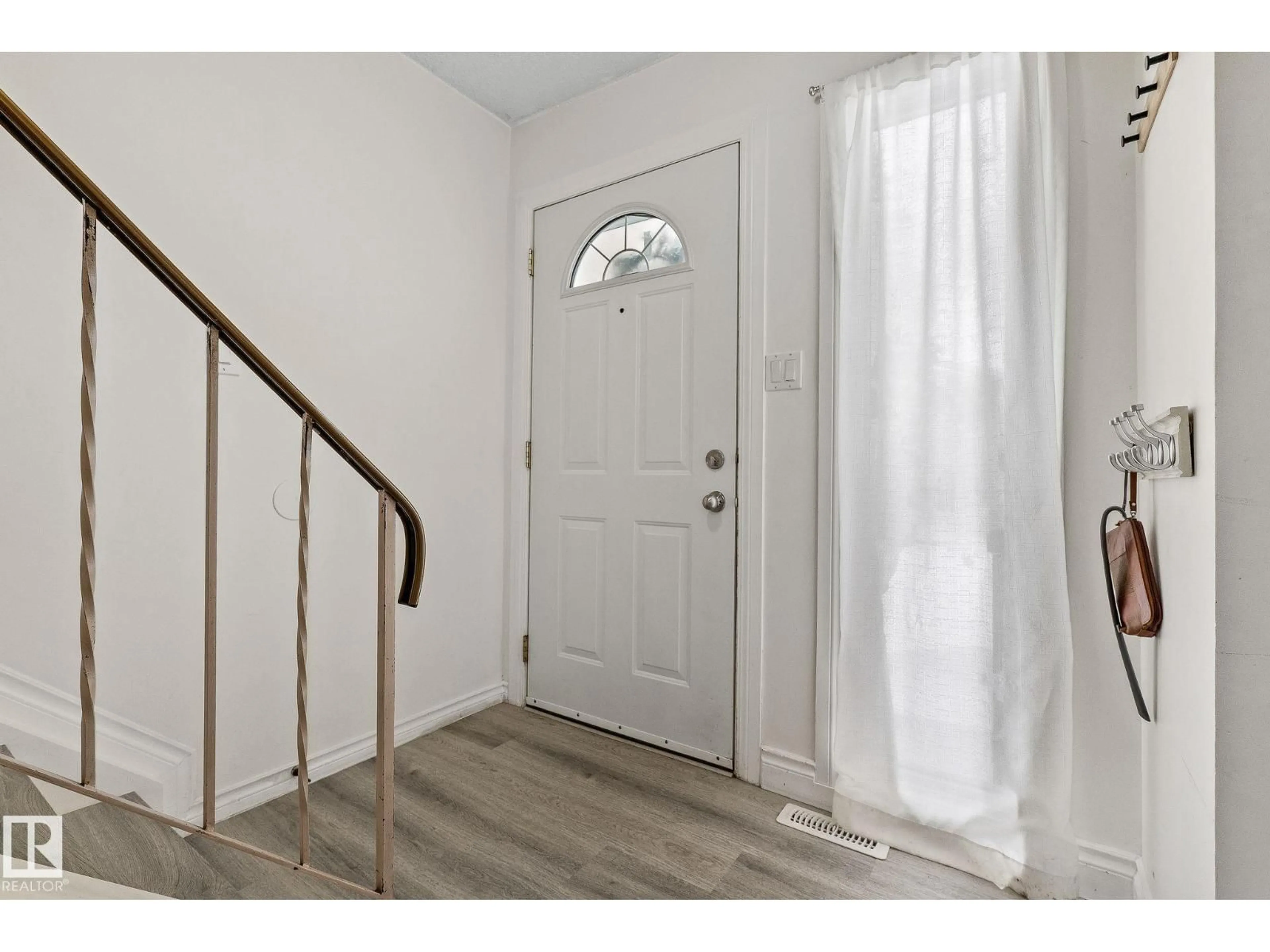 Indoor entryway for 131 BROOKWOOD DR, Spruce Grove Alberta T7X1A6