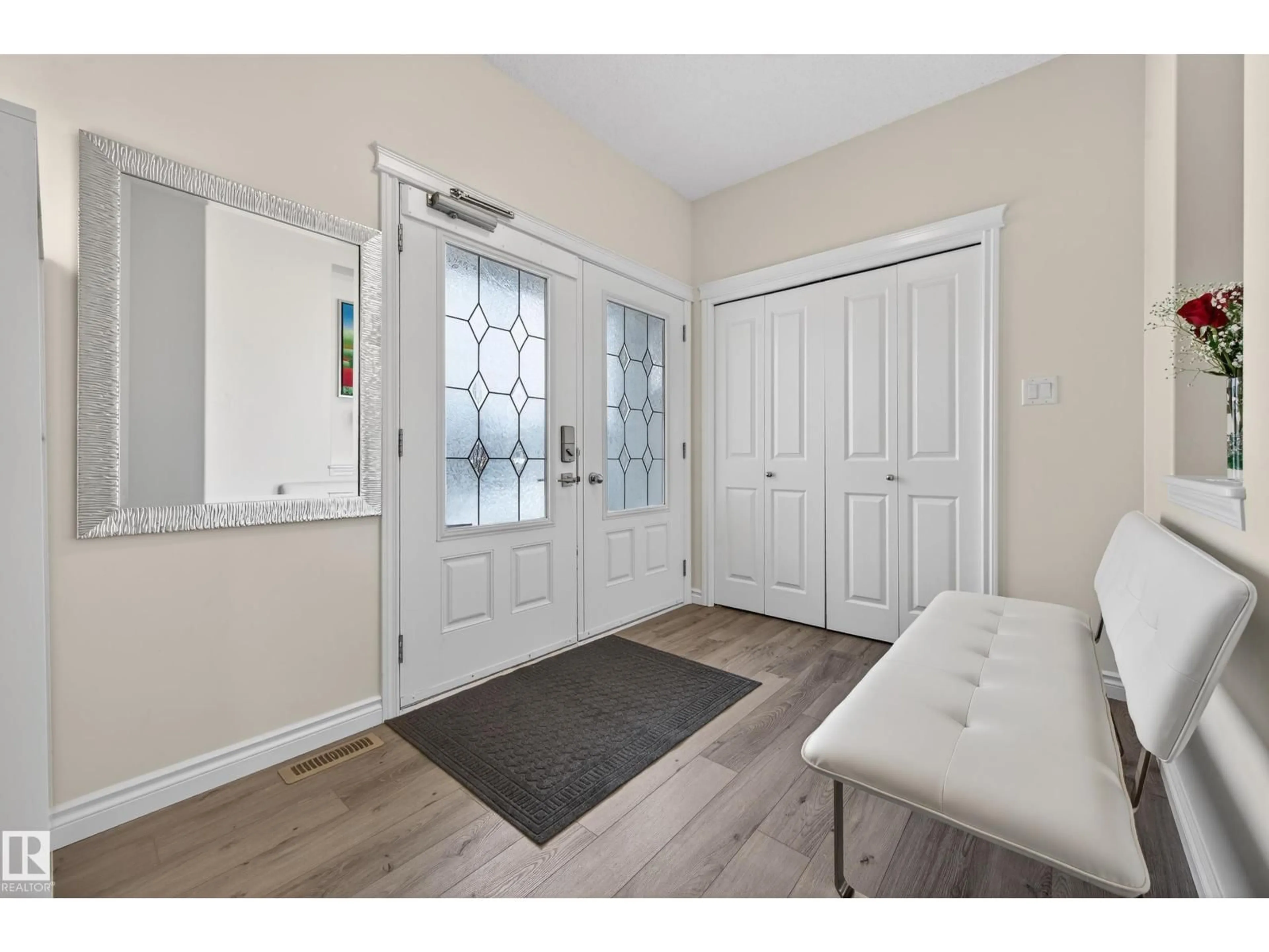 Indoor entryway for 7507 SPEAKER WY, Edmonton Alberta T6R0R5