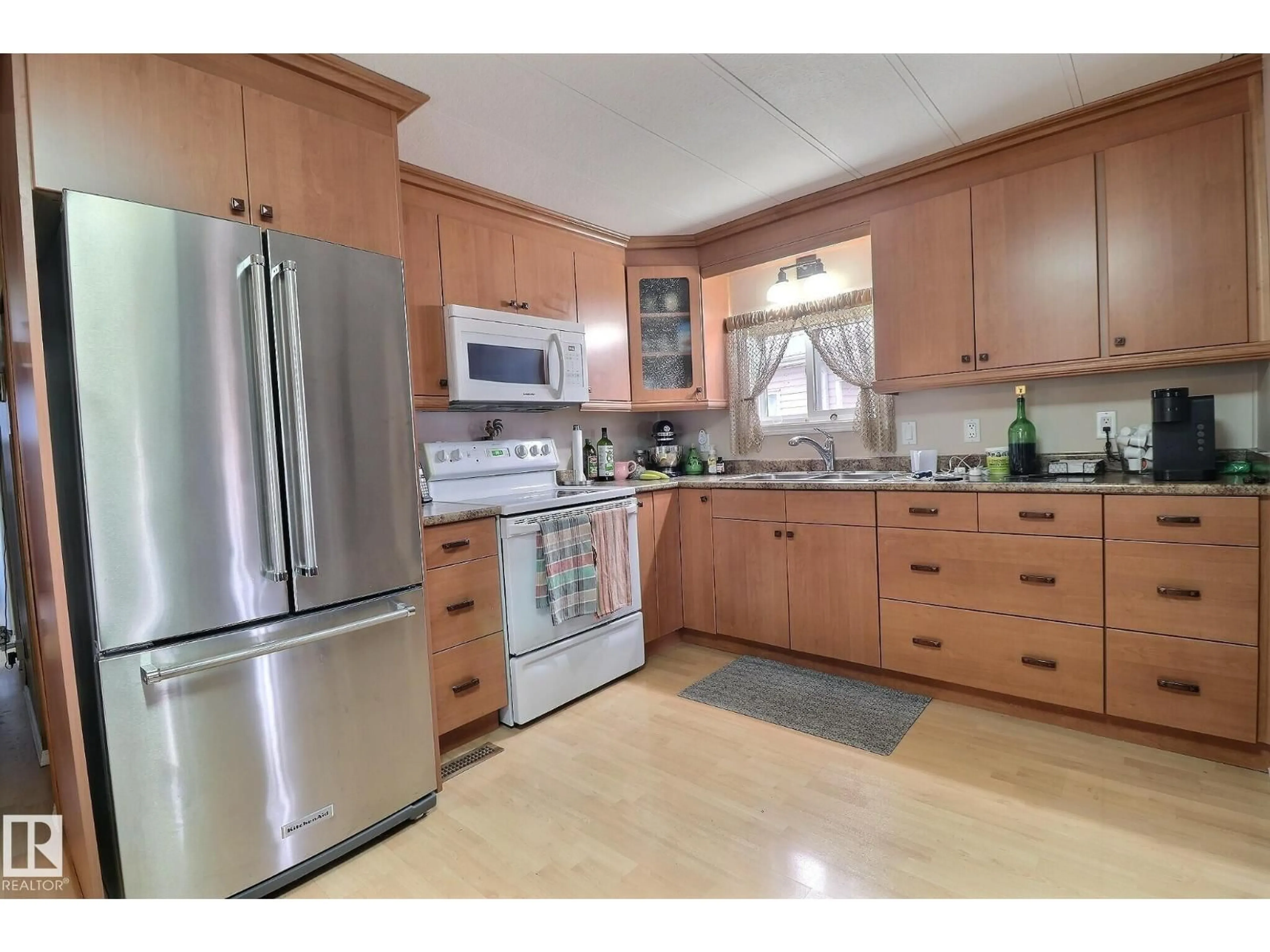 Standard kitchen, unknown for NW - 290 JUNIPER CR, Edmonton Alberta T5Y6L6
