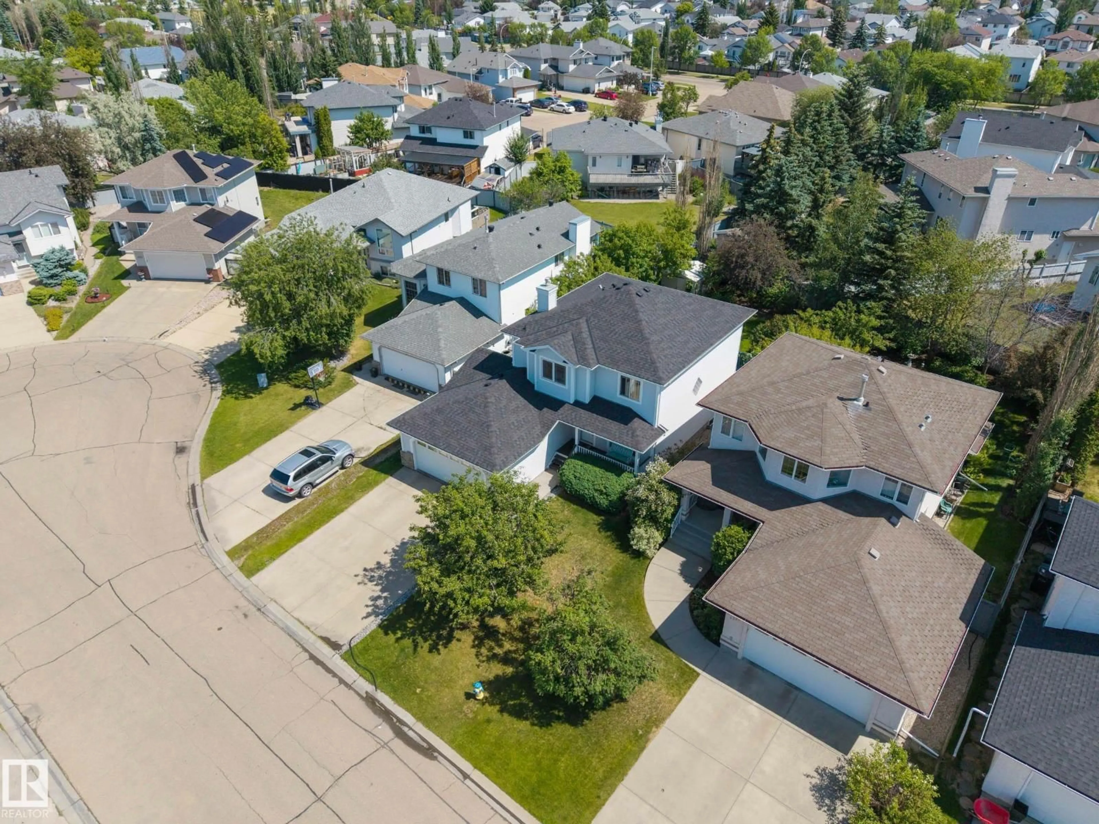 A pic from outside/outdoor area/front of a property/back of a property/a pic from drone, street for 4319 38A AVE, Edmonton Alberta T6L6Z5