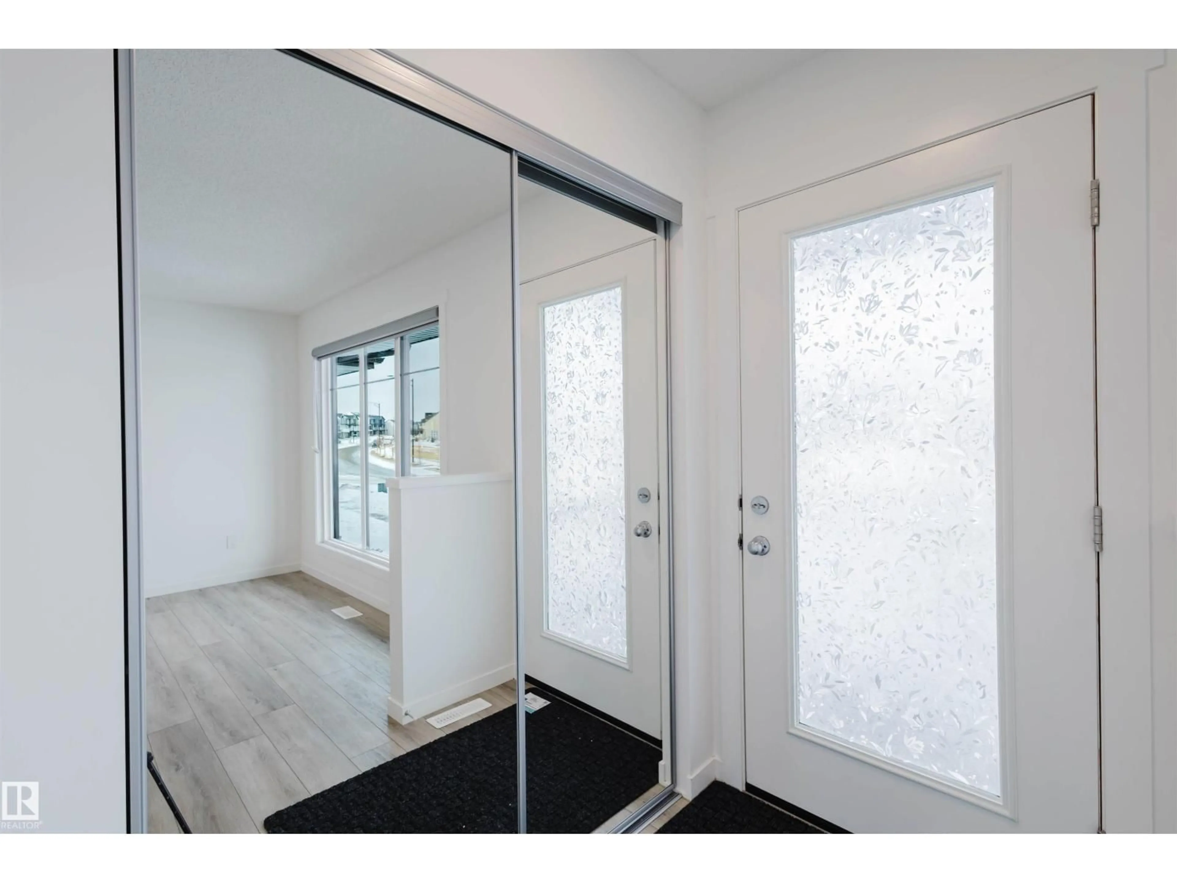 Indoor entryway for #2 - 1237 KESWICK DR, Edmonton Alberta T6W5P2