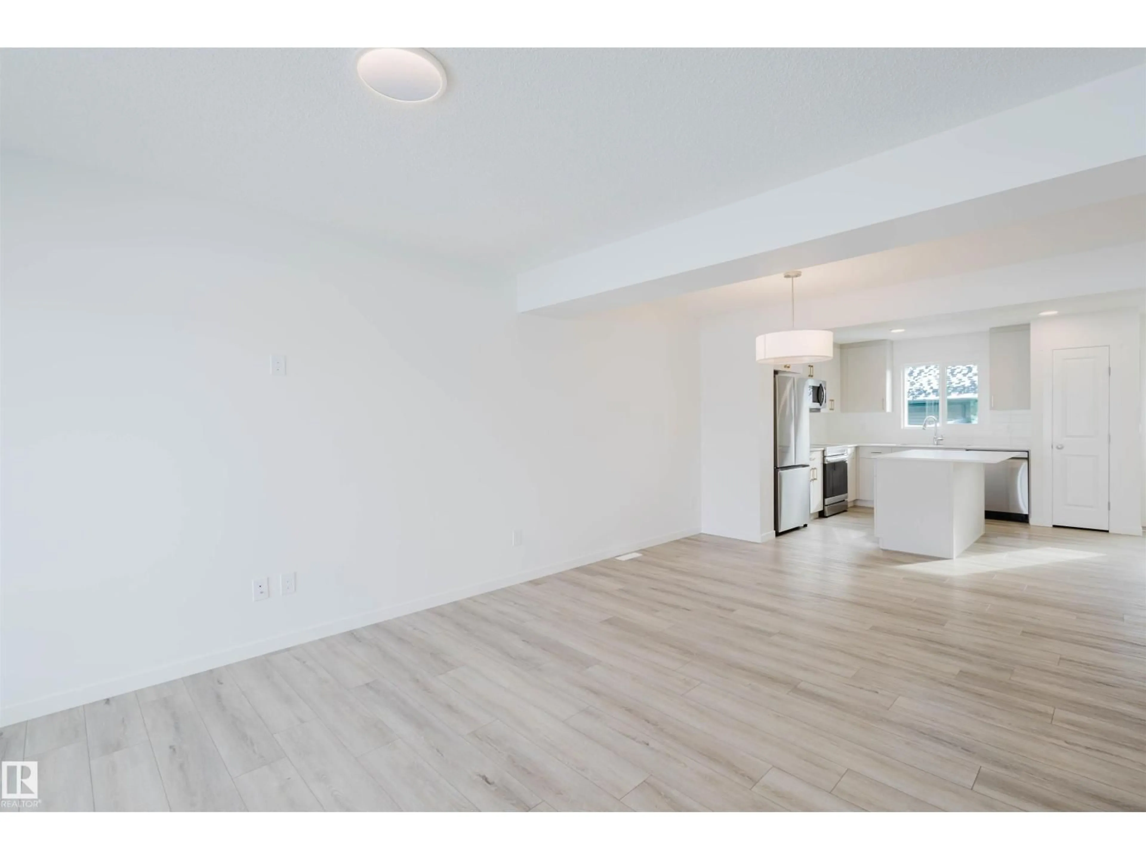A pic of a room for #2 - 1237 KESWICK DR, Edmonton Alberta T6W5P2