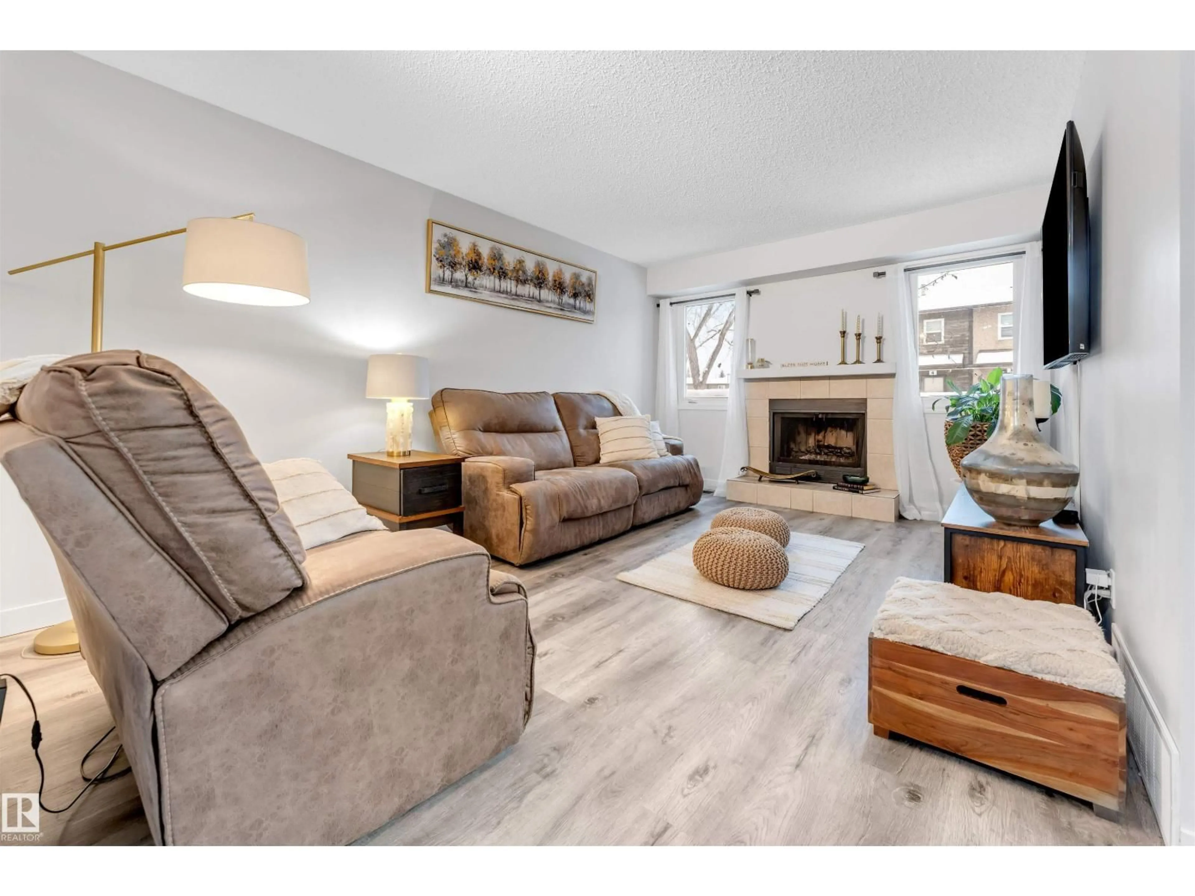 Living room with furniture, unknown for 18010 96 AVE, Edmonton Alberta T5T3N2