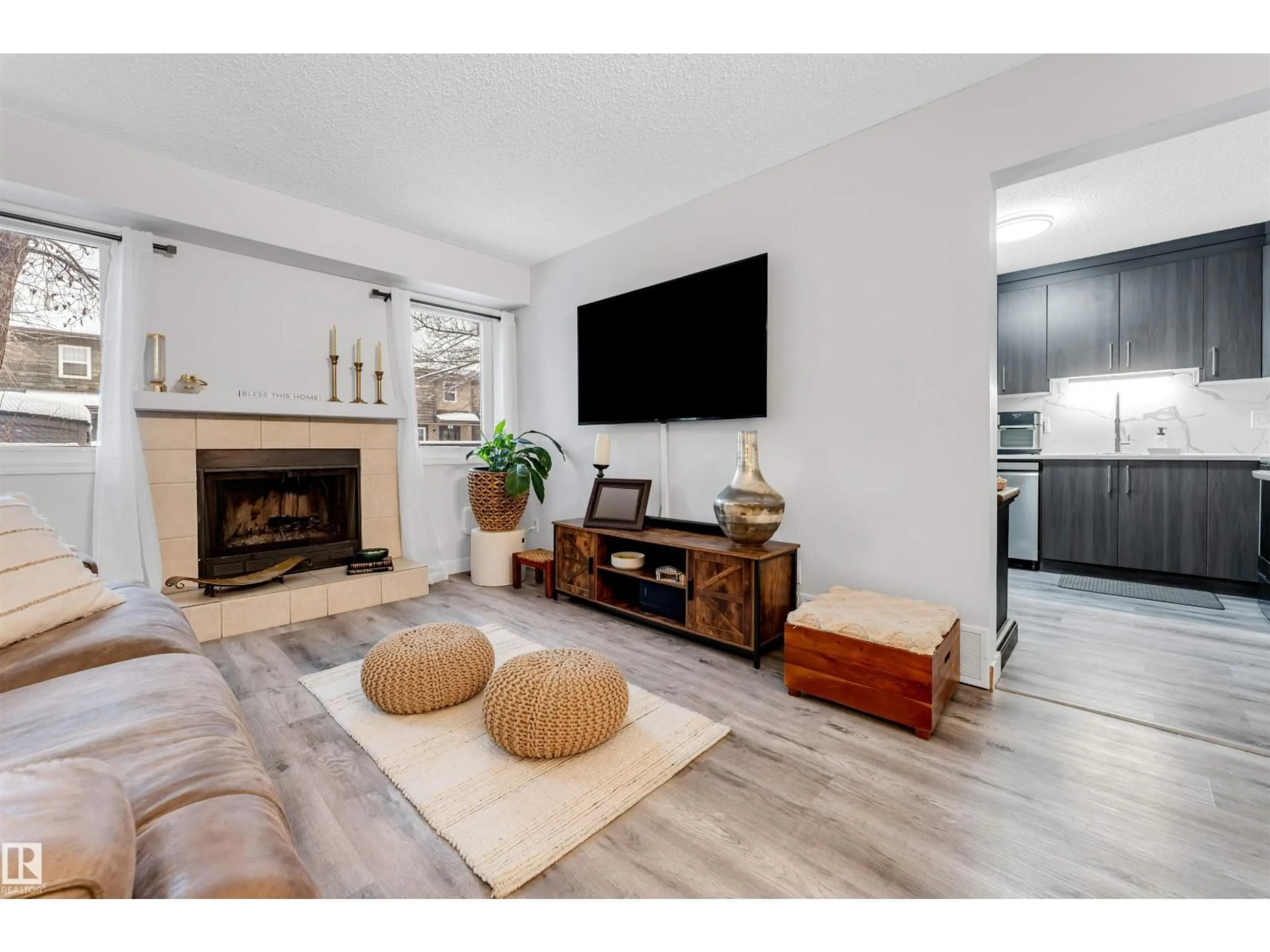 Living room with furniture, unknown for 18010 96 AVE, Edmonton Alberta T5T3N2