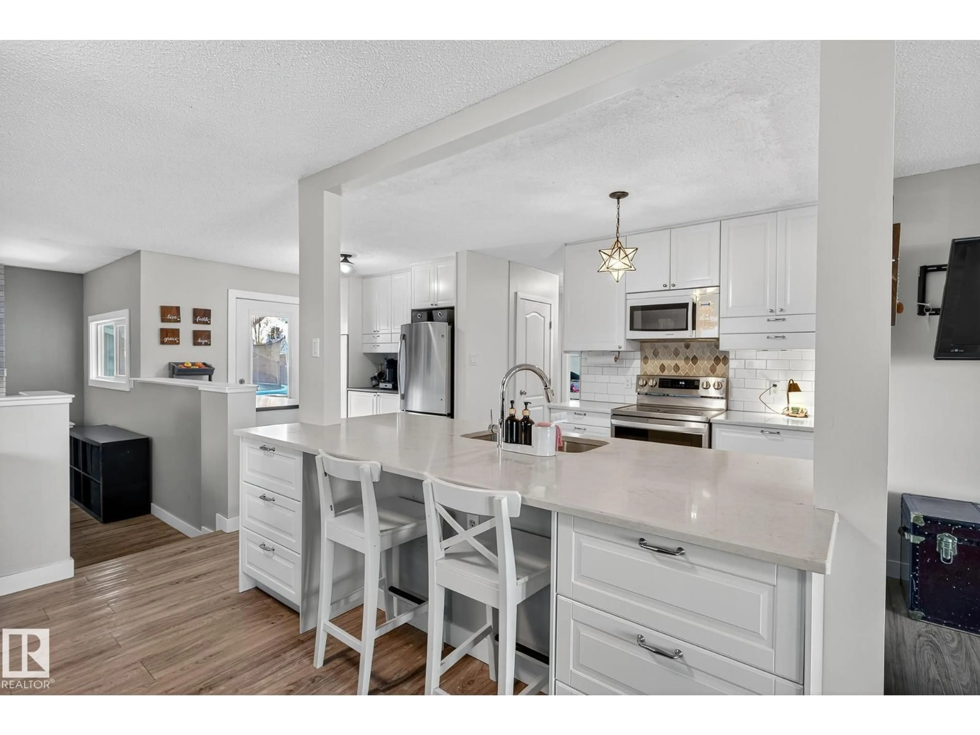 Open concept kitchen, unknown for 26 WOODFIELD DR, Sherwood Park Alberta T8A4A3