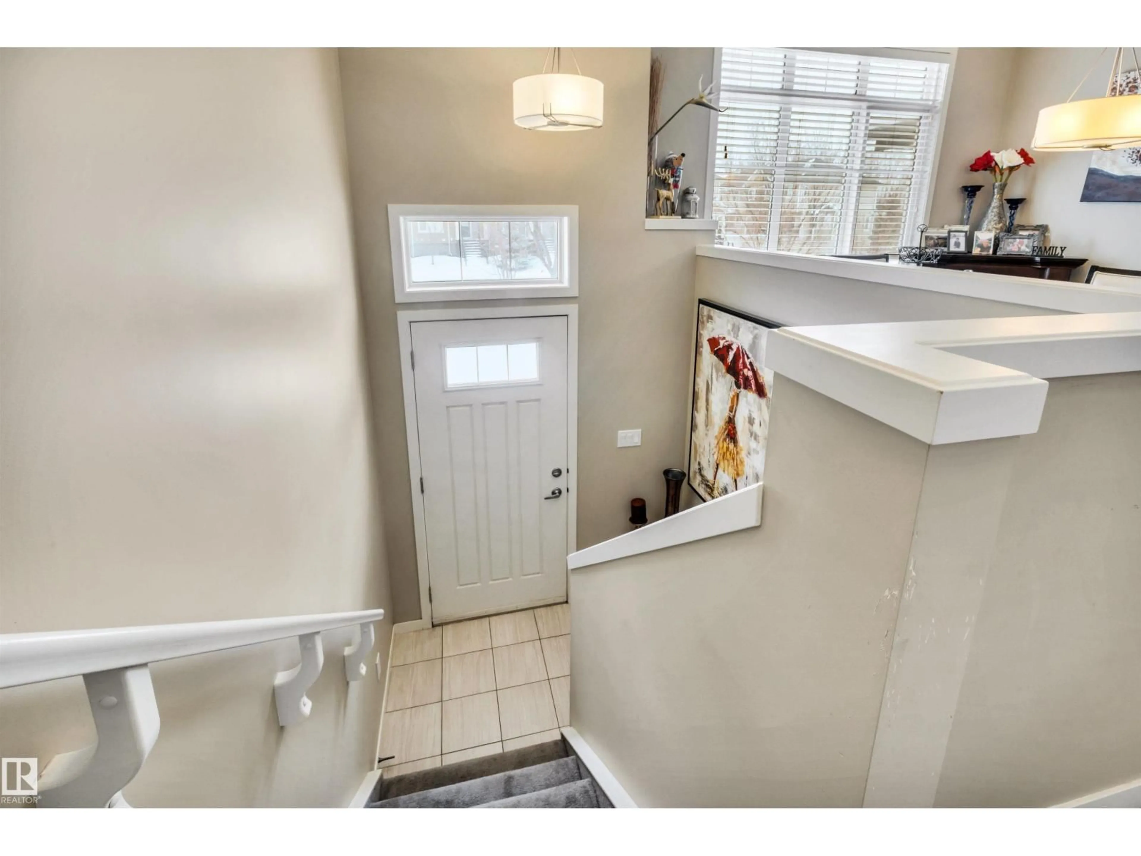 Indoor entryway for 8 - 320 SECORD BV, Edmonton Alberta T5T7E8