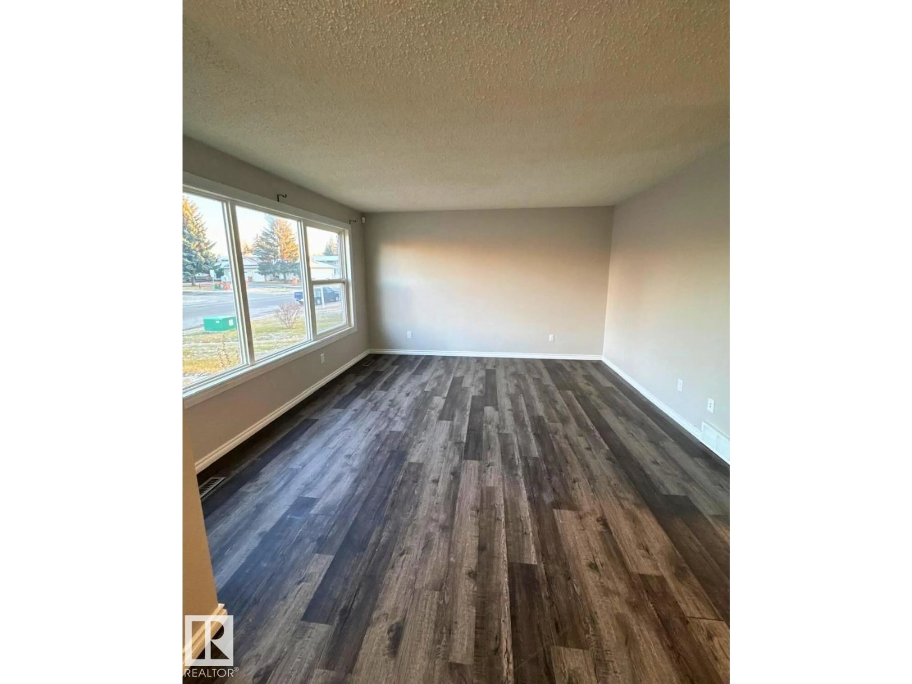 A pic of a room for NW - 1504 62 ST, Edmonton Alberta T6L1S8