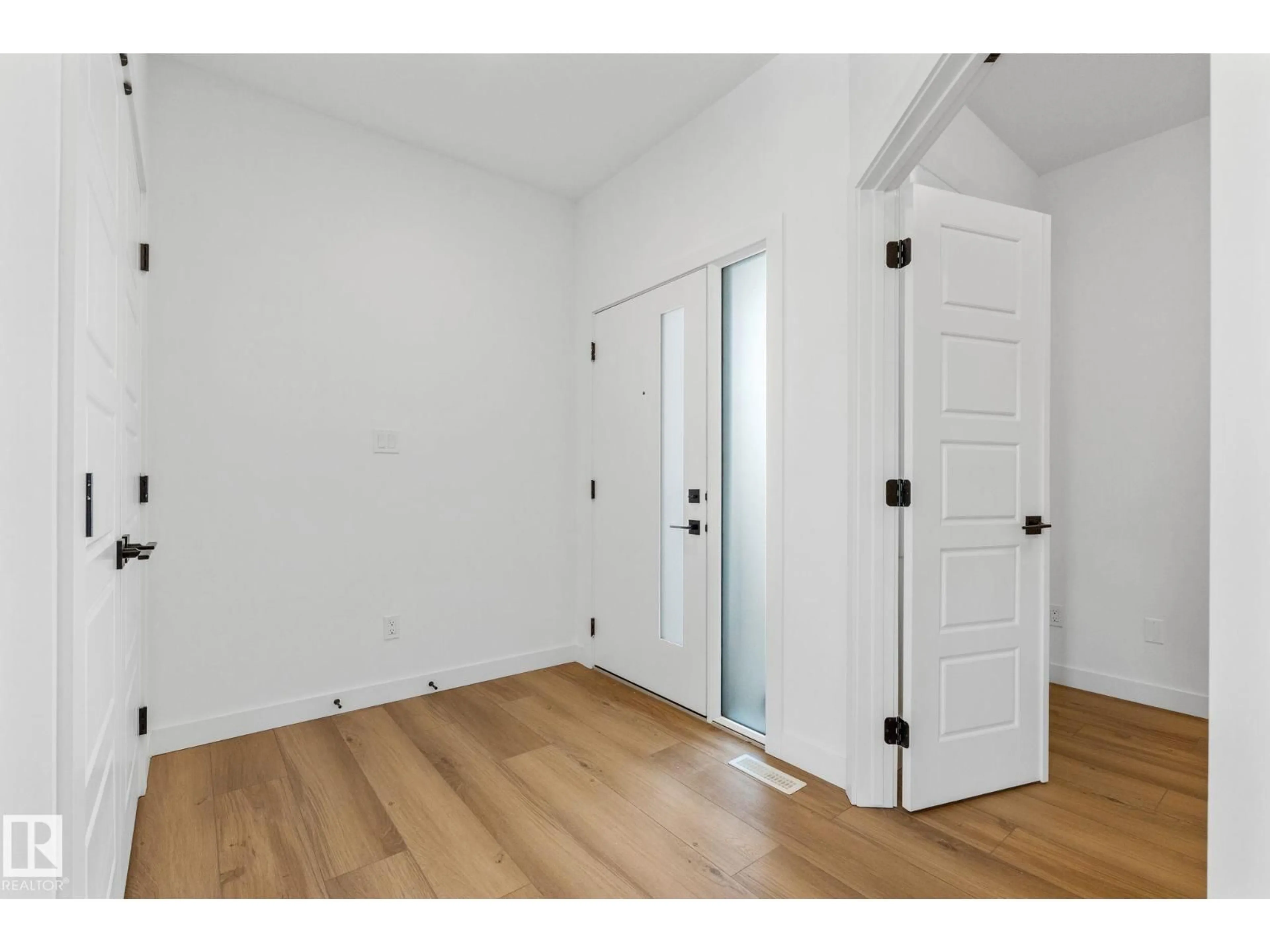 Indoor entryway for 9615 89A ST, Morinville Alberta T8R2R6