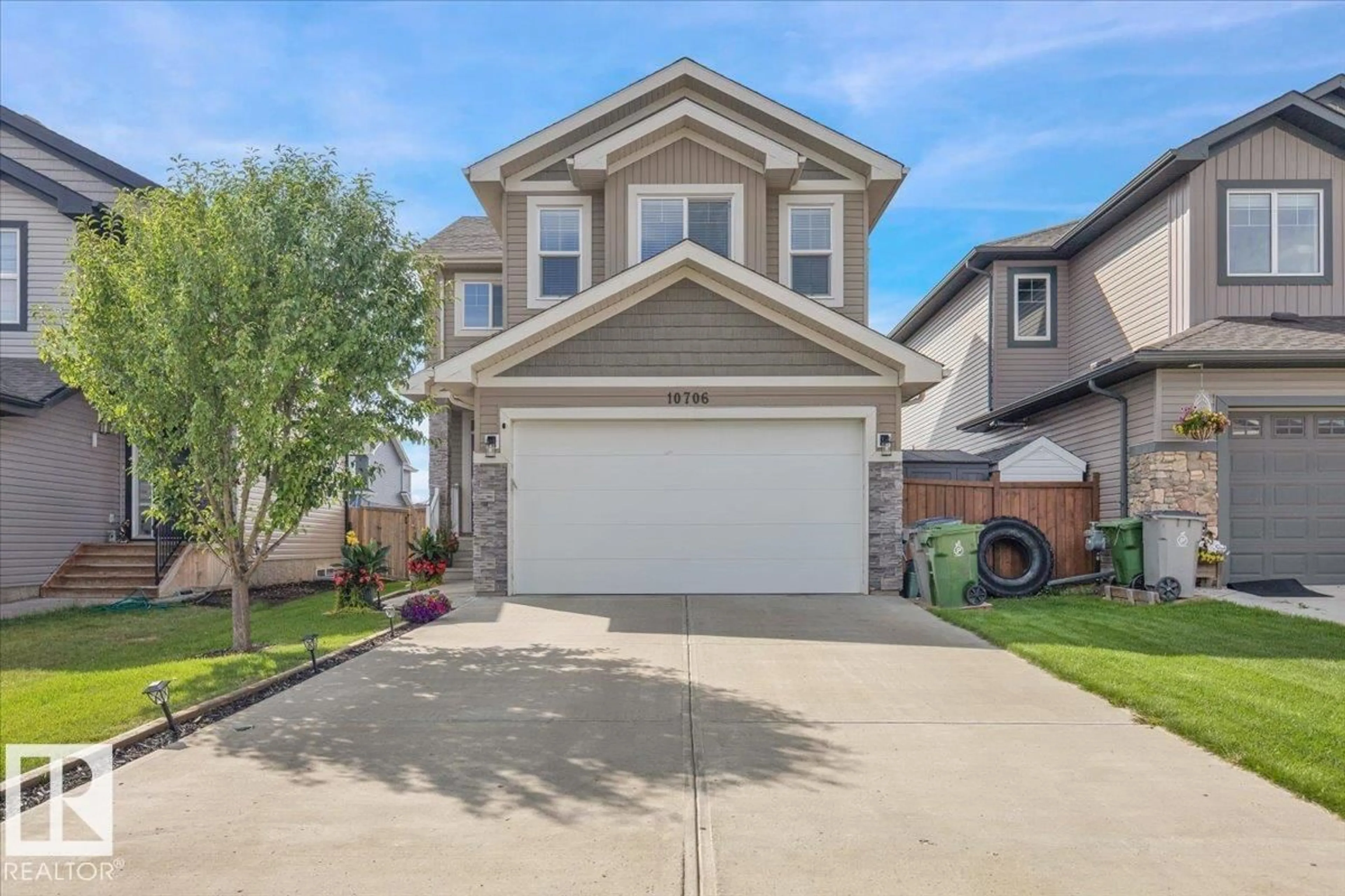 Home with vinyl exterior material, street for 10706 97 ST, Morinville Alberta T8R0E9