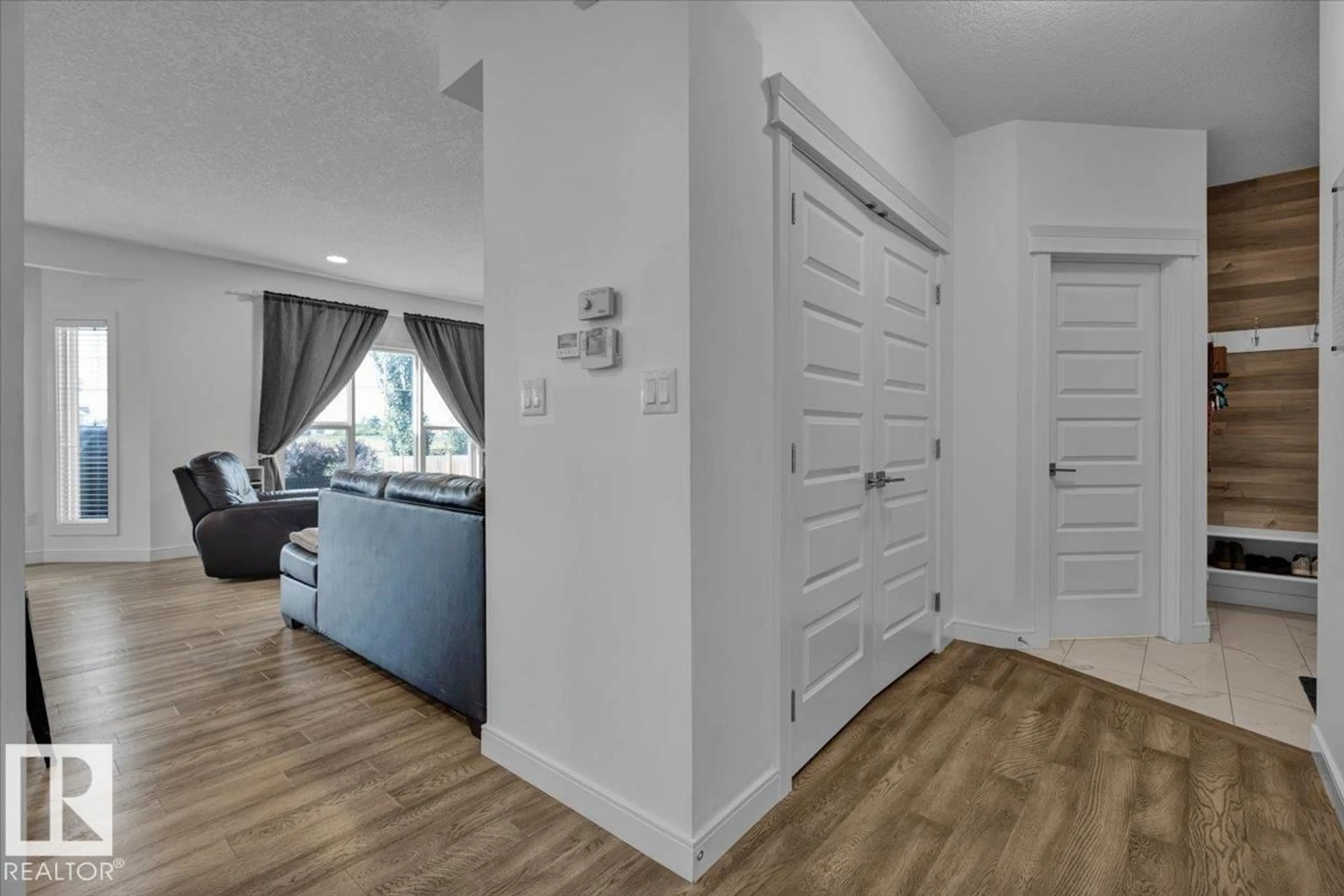 Indoor entryway for 10706 97 ST, Morinville Alberta T8R0E9