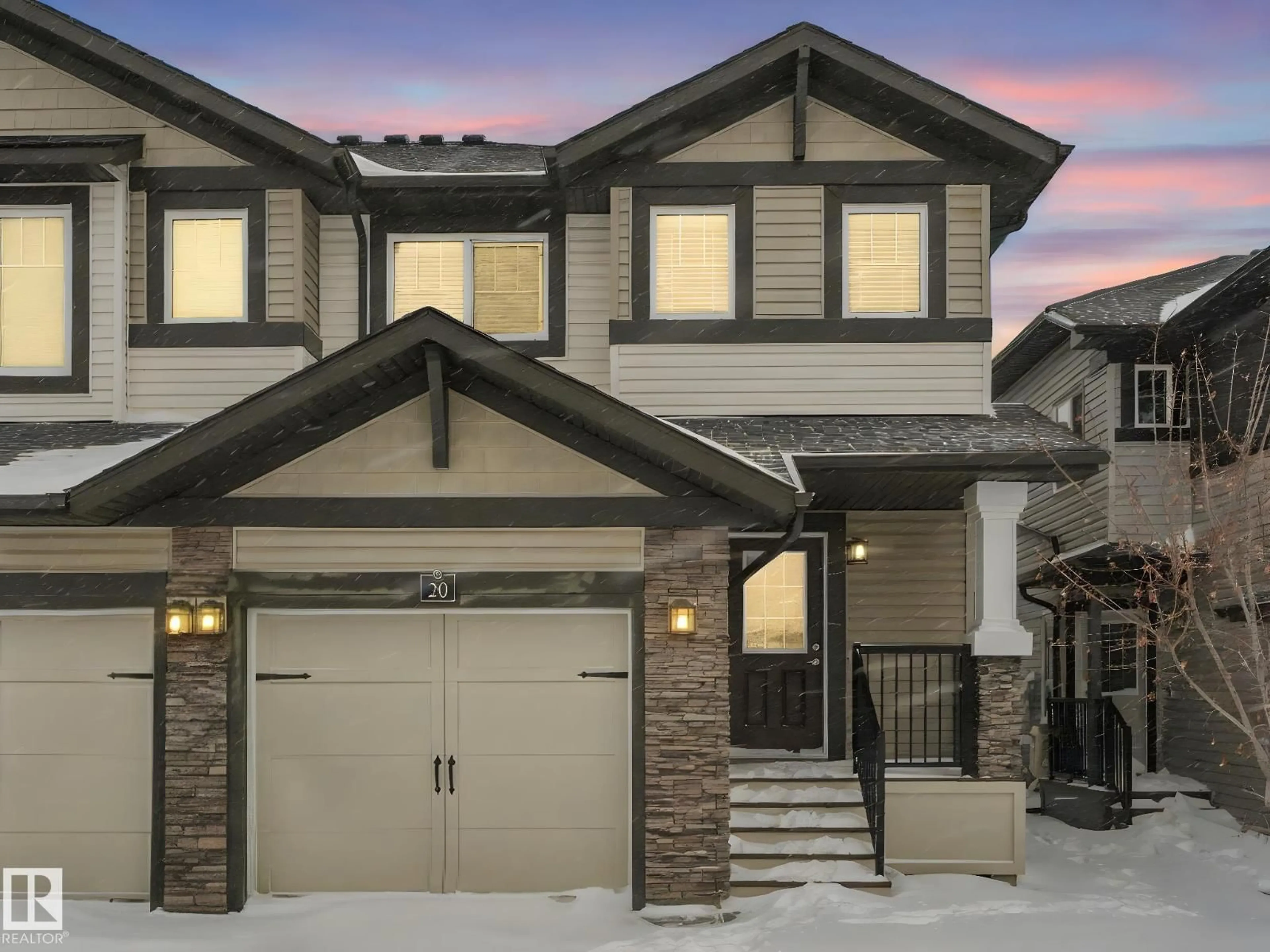 Home with vinyl exterior material, street for 20 21 AUGUSTINE CR, Sherwood Park Alberta T8H0X3