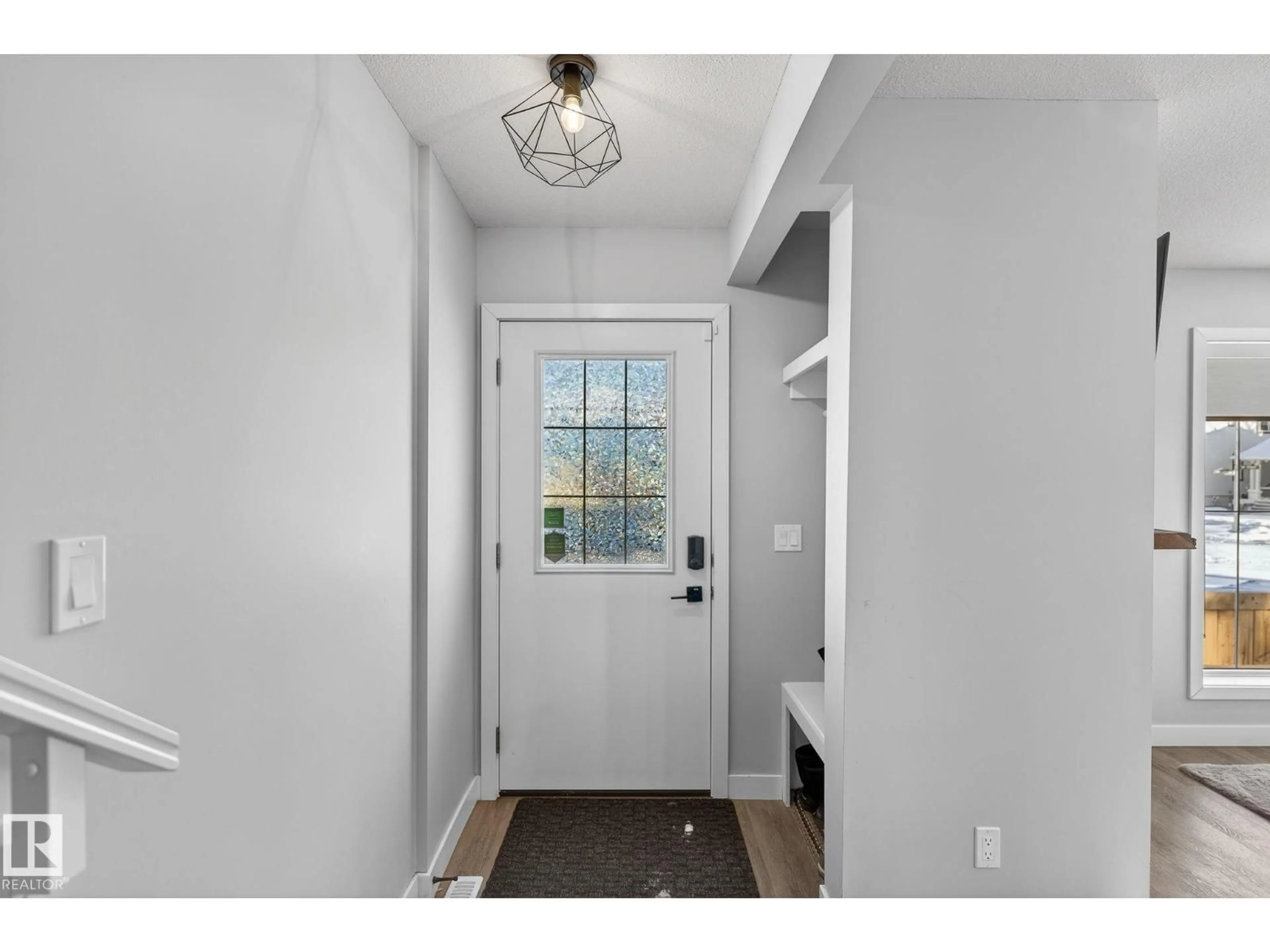 Indoor entryway for NW - 9103 120 AV, Edmonton Alberta T5B4B6