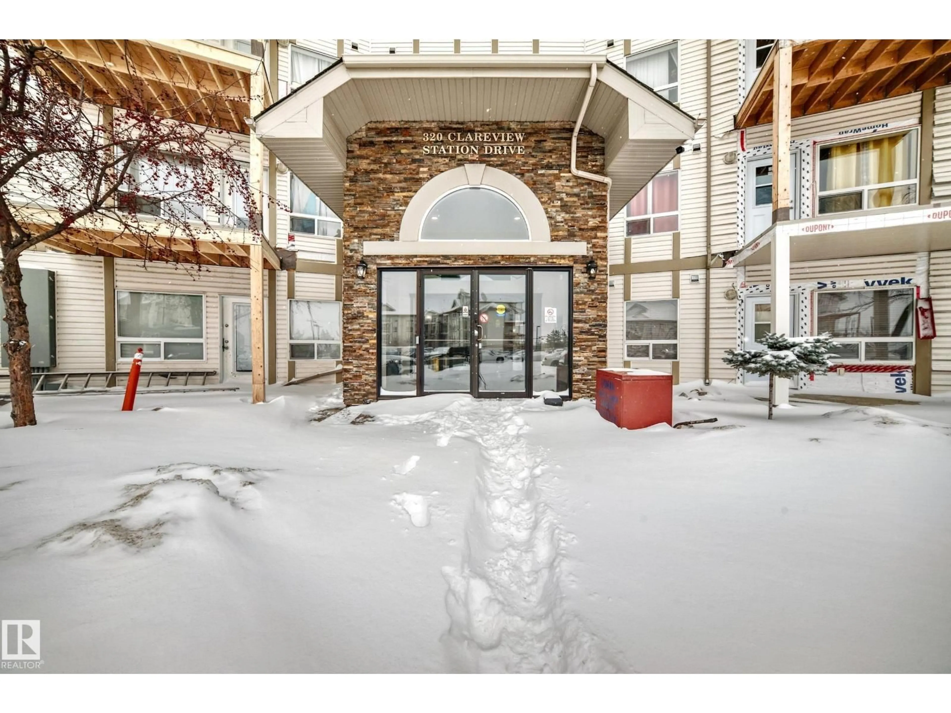 Indoor foyer for 320 - 2221 CLAREVIEW STATION DR, Edmonton Alberta T5Y0E3
