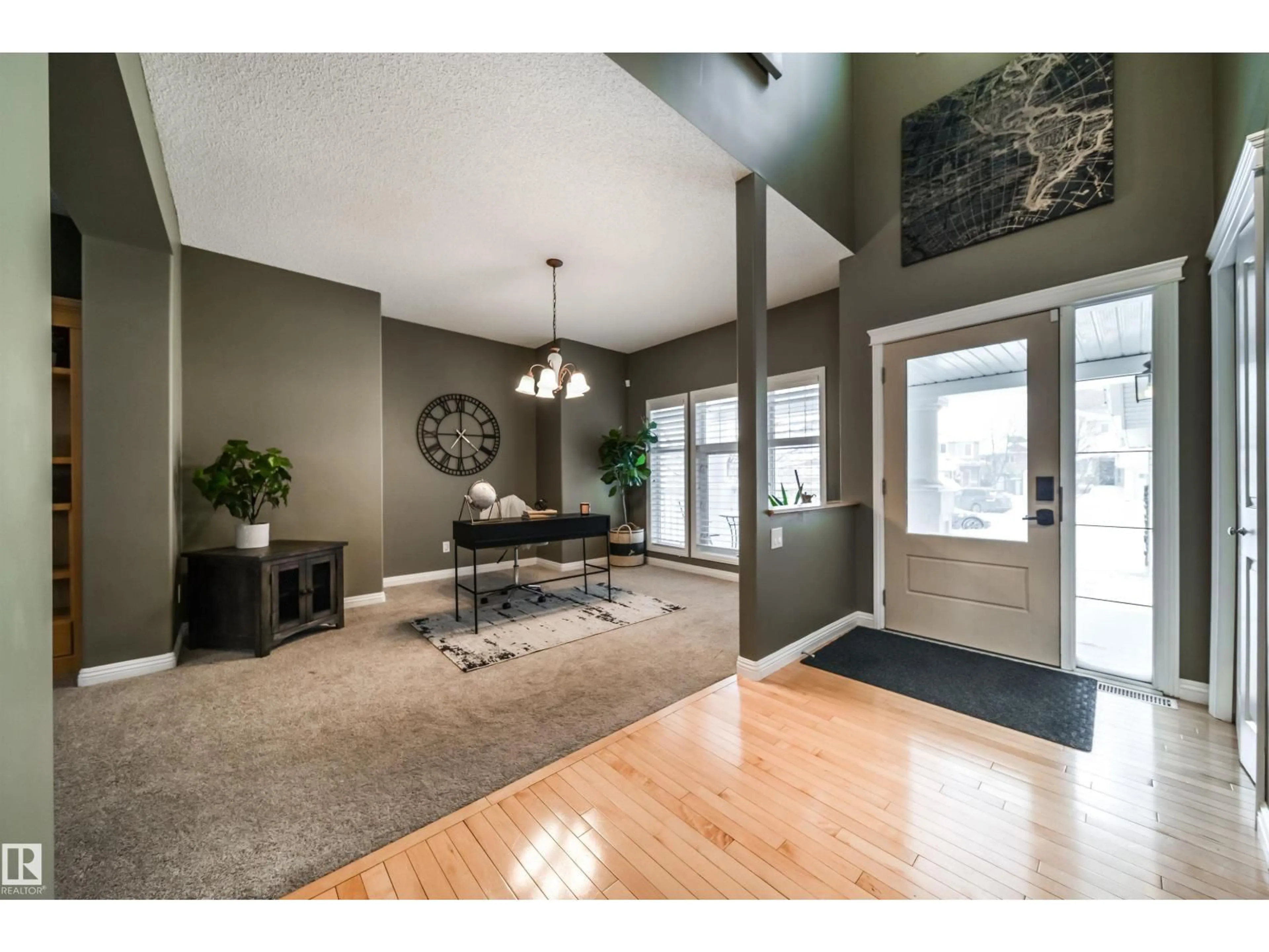Indoor entryway for 446 SPARLING CO, Edmonton Alberta T6X1G9