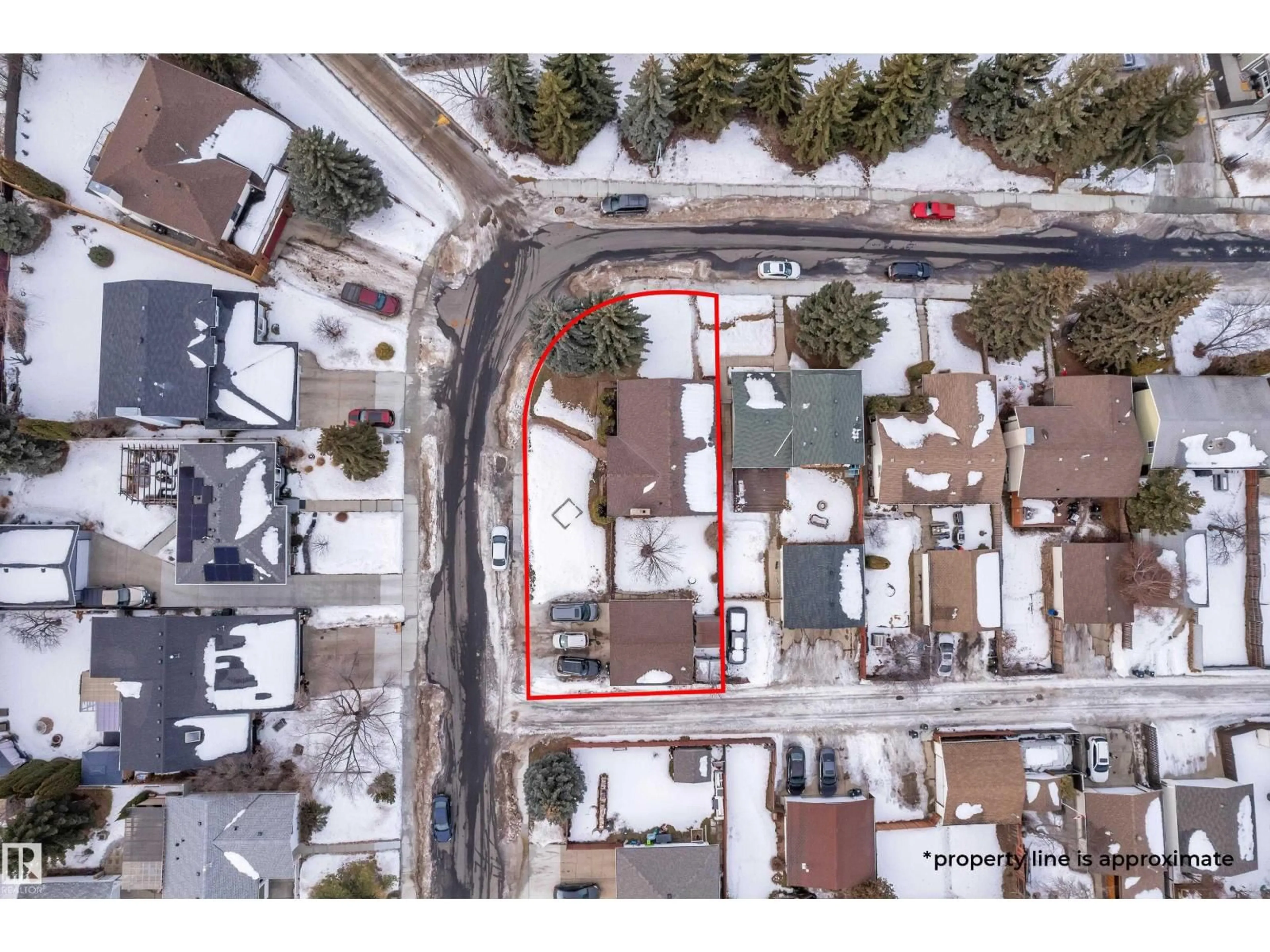 A pic from outside/outdoor area/front of a property/back of a property/a pic from drone, street for 5504 18 AV, Edmonton Alberta T6L2C2