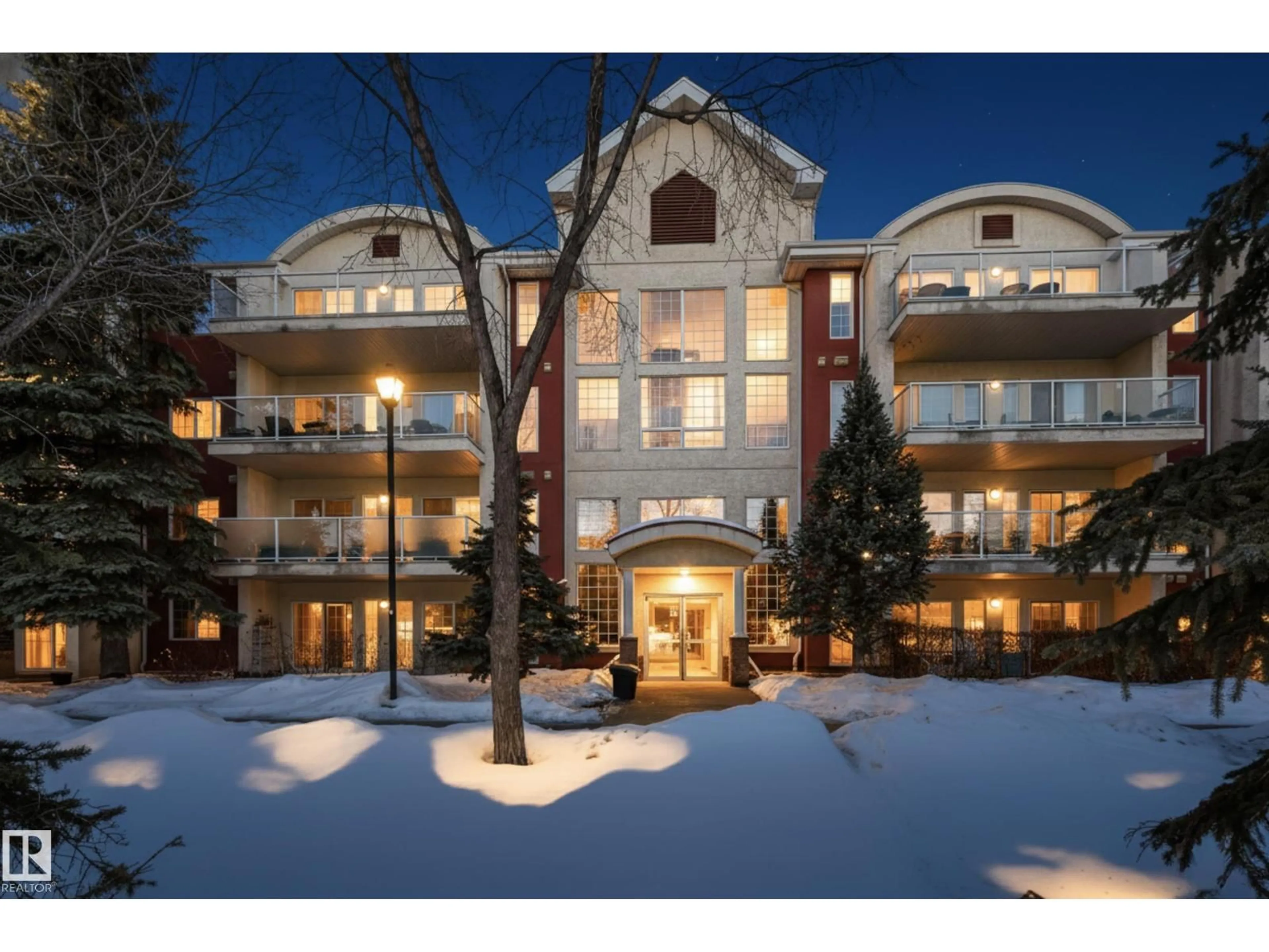 Indoor foyer for #101 - 12110 106 AV, Edmonton Alberta T5N4R9