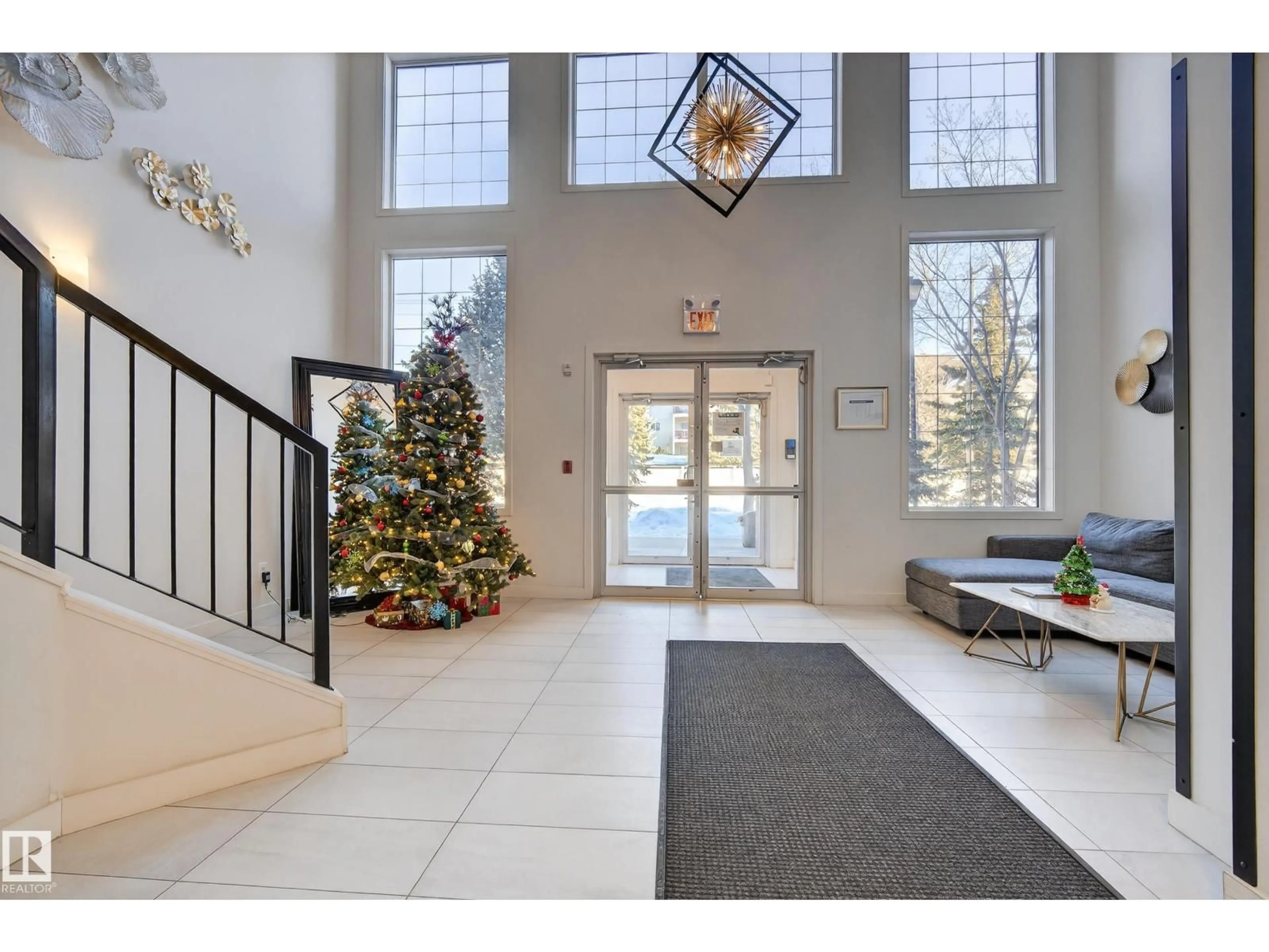 Indoor foyer for #101 - 12110 106 AV, Edmonton Alberta T5N4R9