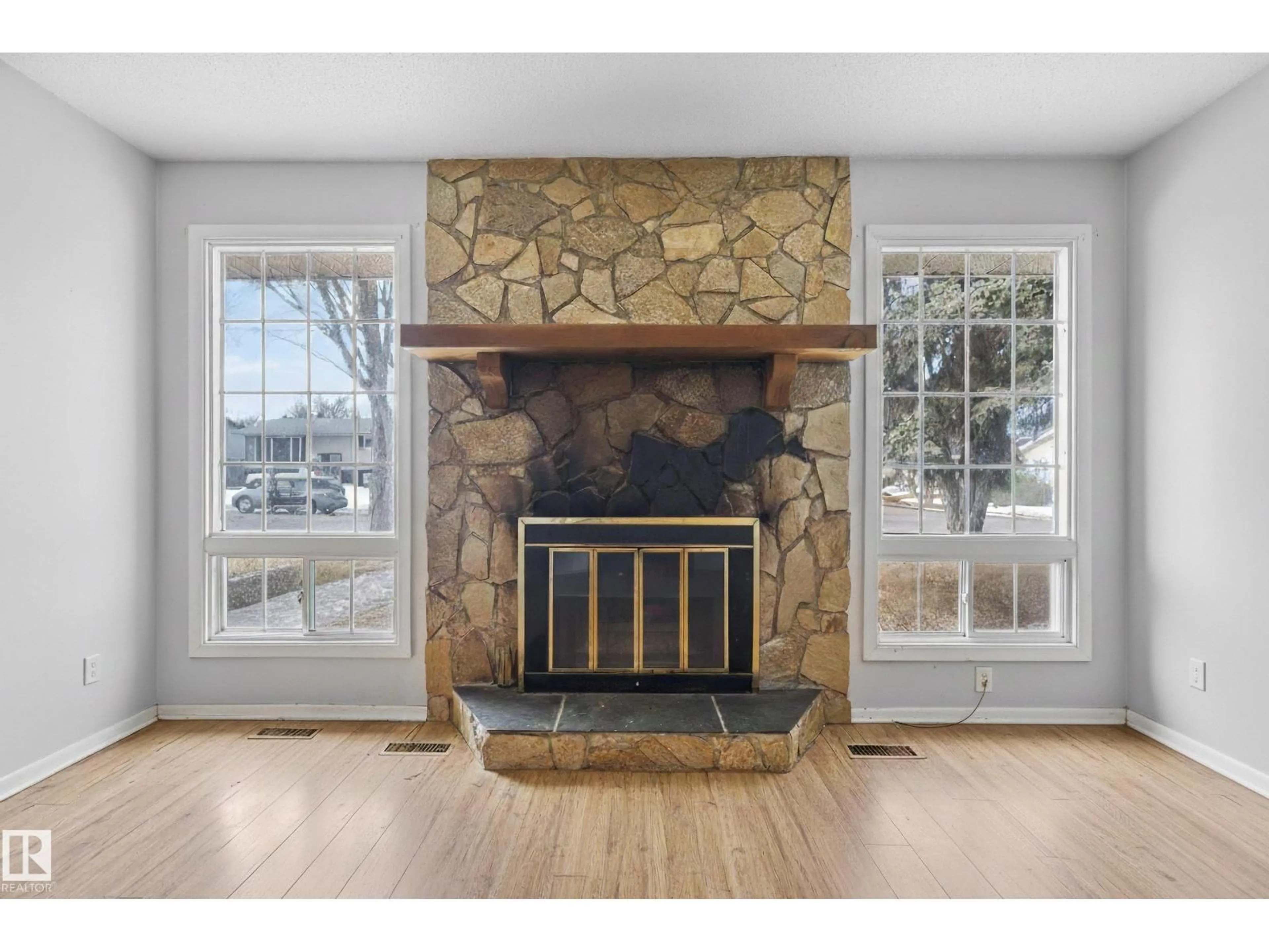 Indoor entryway for 153 MARION DR, Sherwood Park Alberta T8A2G9