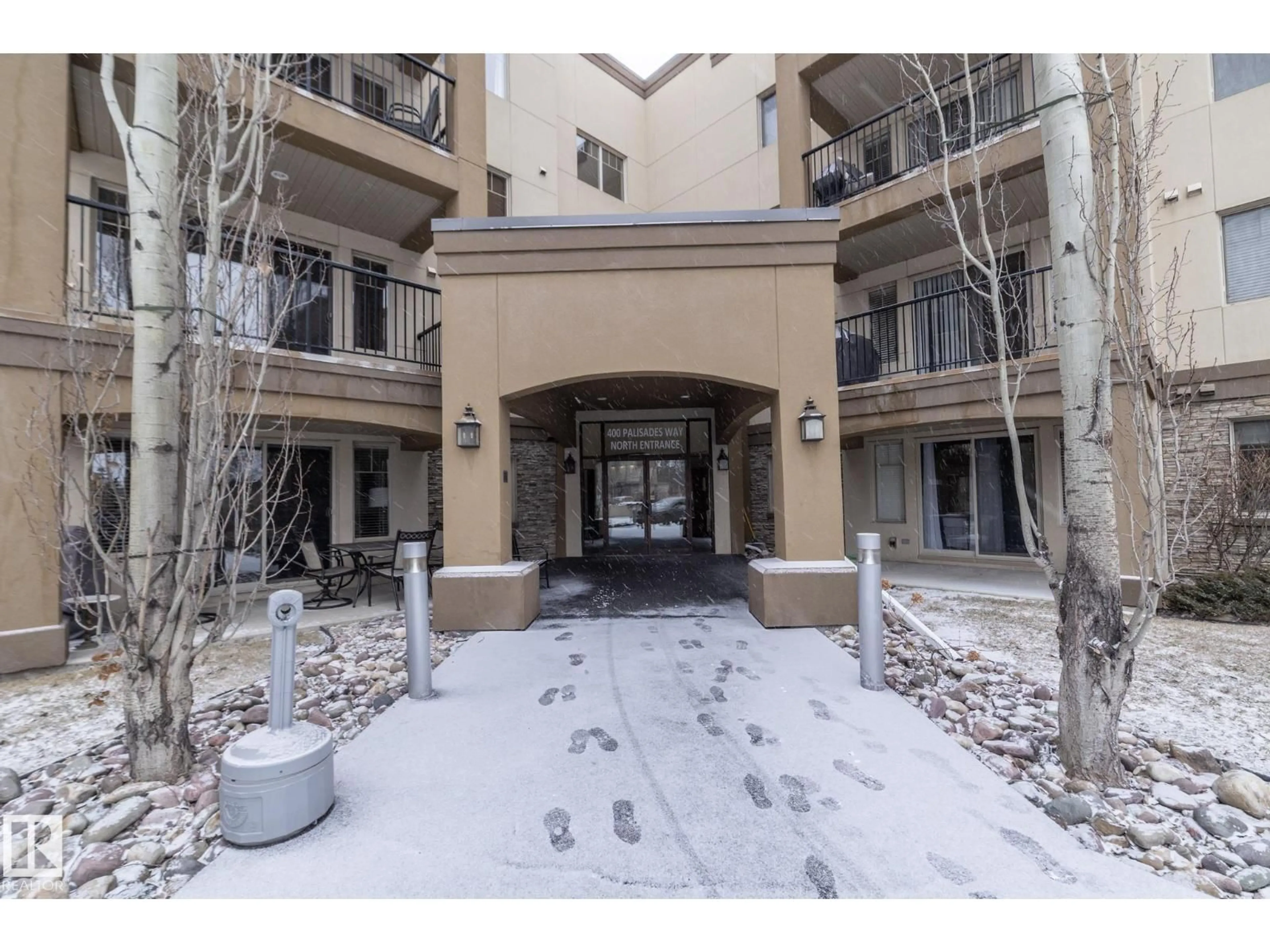 Indoor foyer for 400 - 135 PALISADES WY, Sherwood Park Alberta T8H0H4