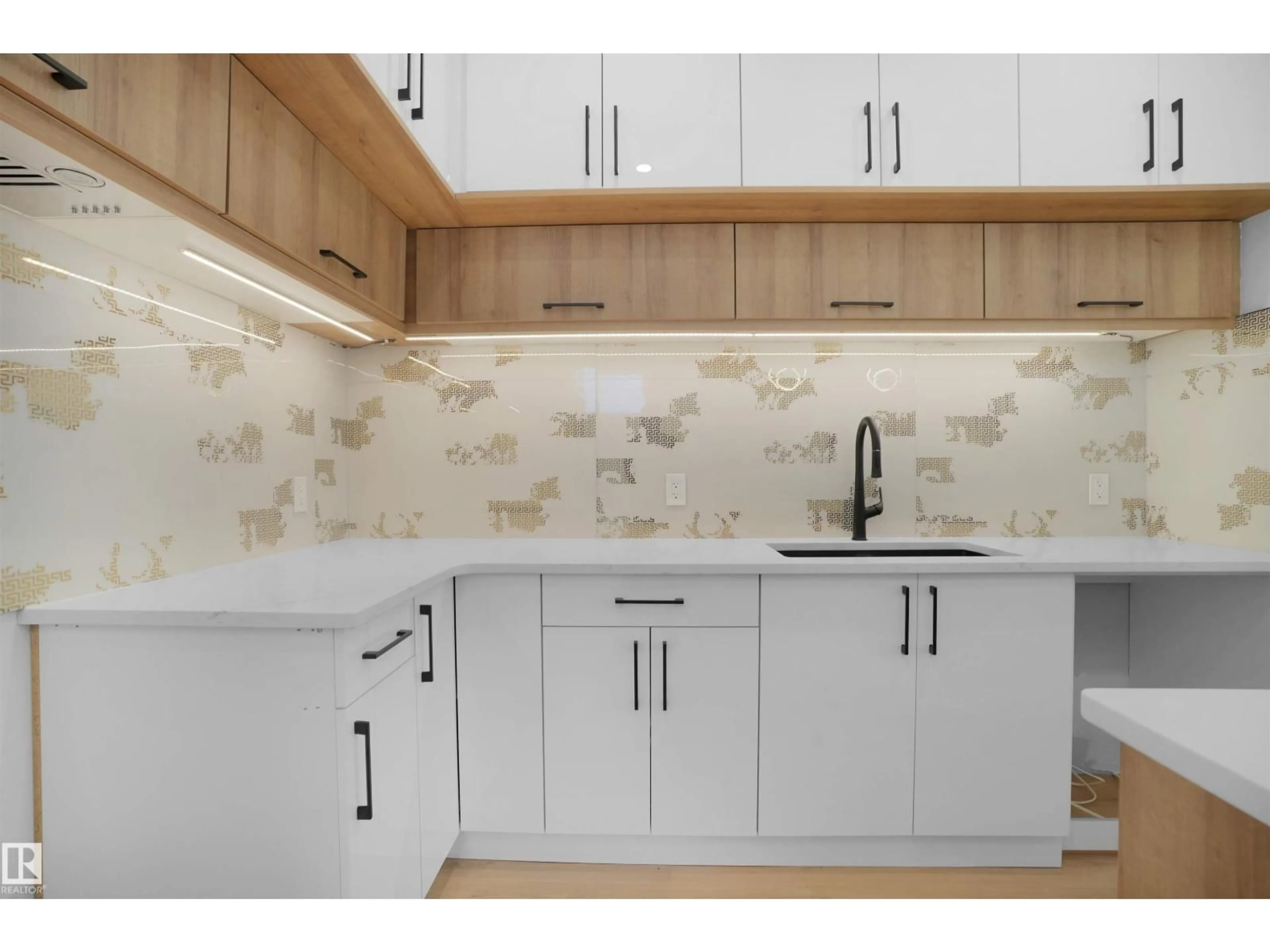 Standard kitchen, ceramic/tile floor for 10946 62 AV, Edmonton Alberta T6H1N2